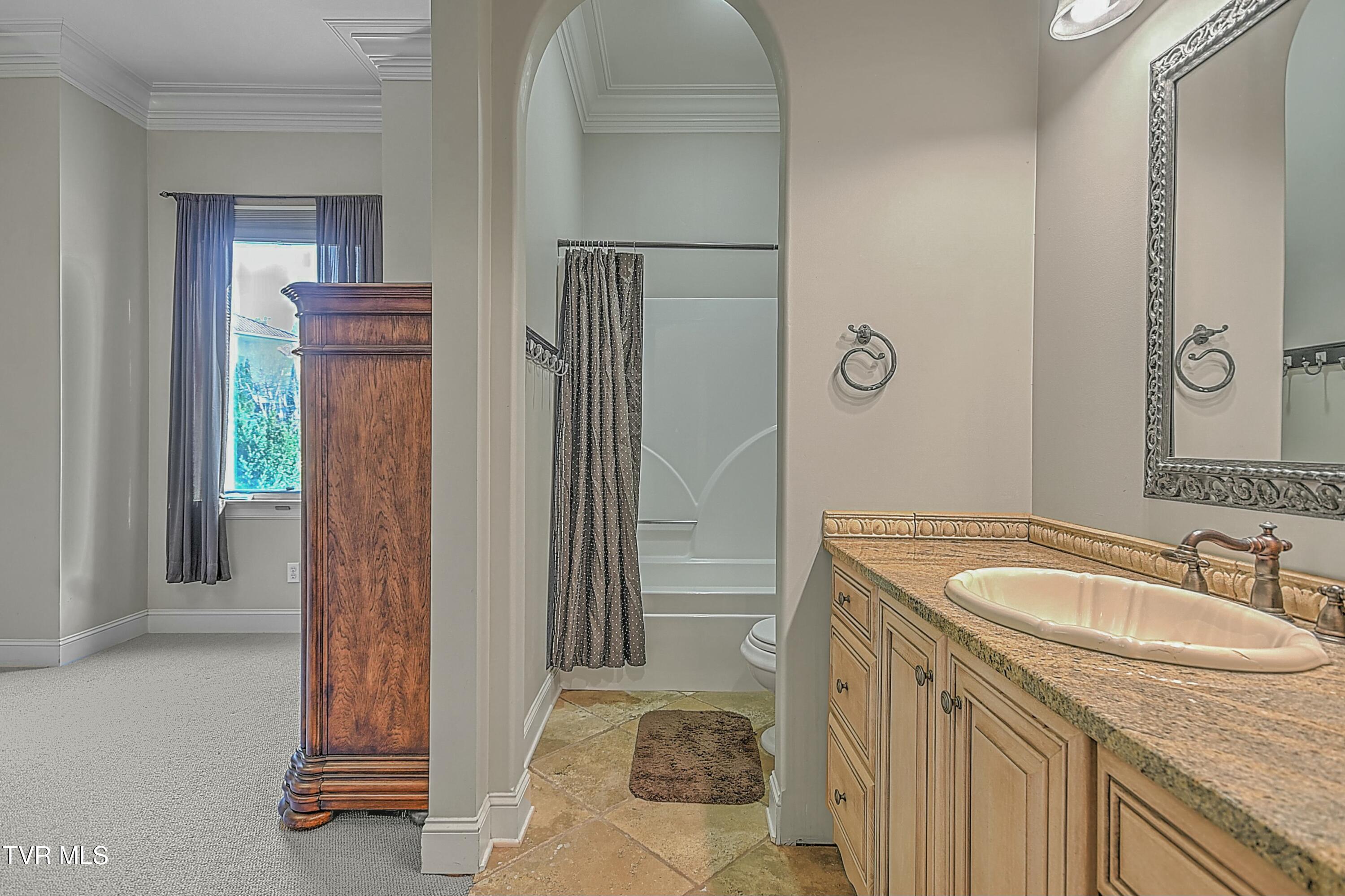 Johnson City, Tennessee, 37615, United States, ,6 BathroomsBathrooms,Residential,Active,1773218