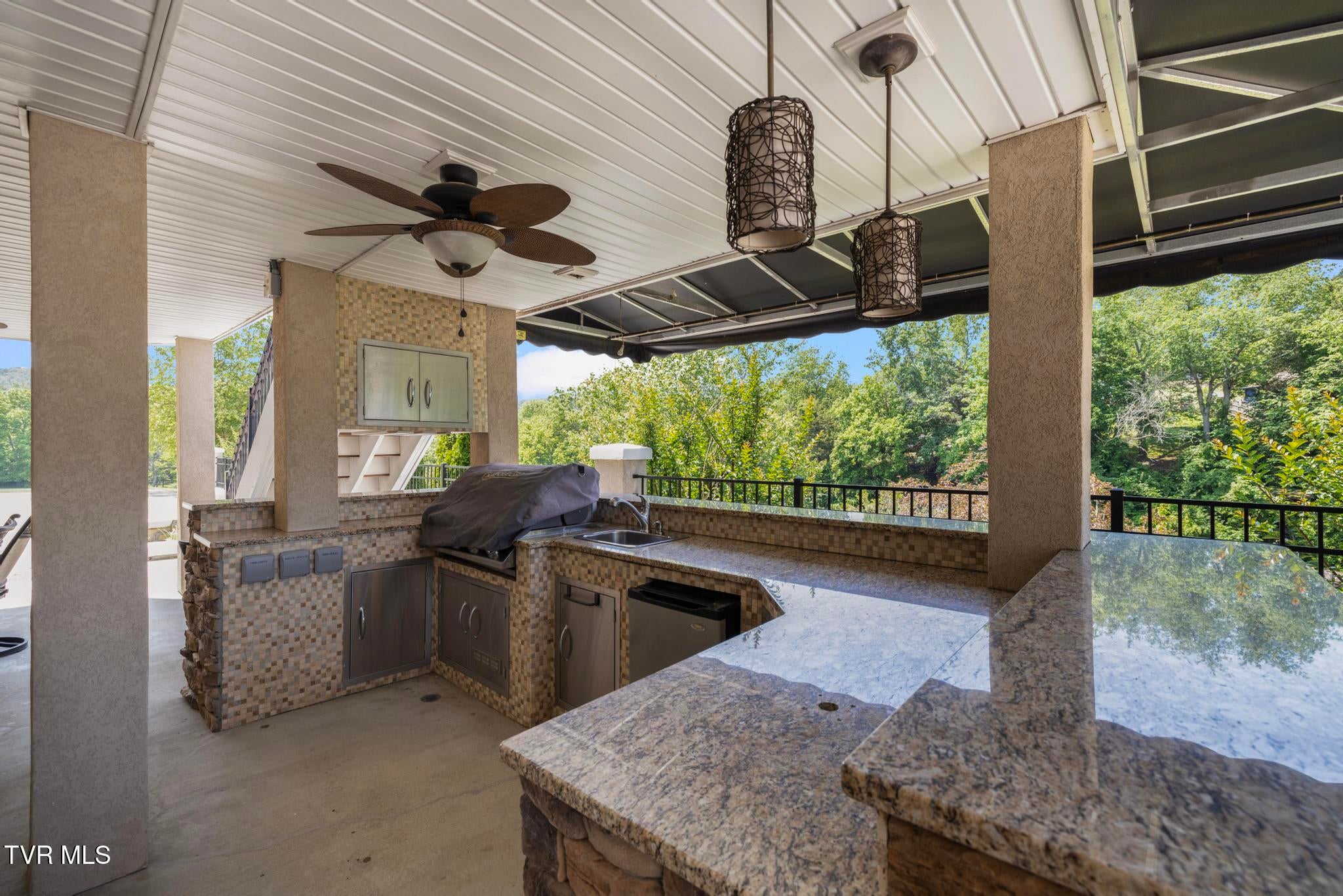 Piney Flats, Tennessee, 37686, United States, 5 Bedrooms Bedrooms, ,5 BathroomsBathrooms,Residential,Active,1849555