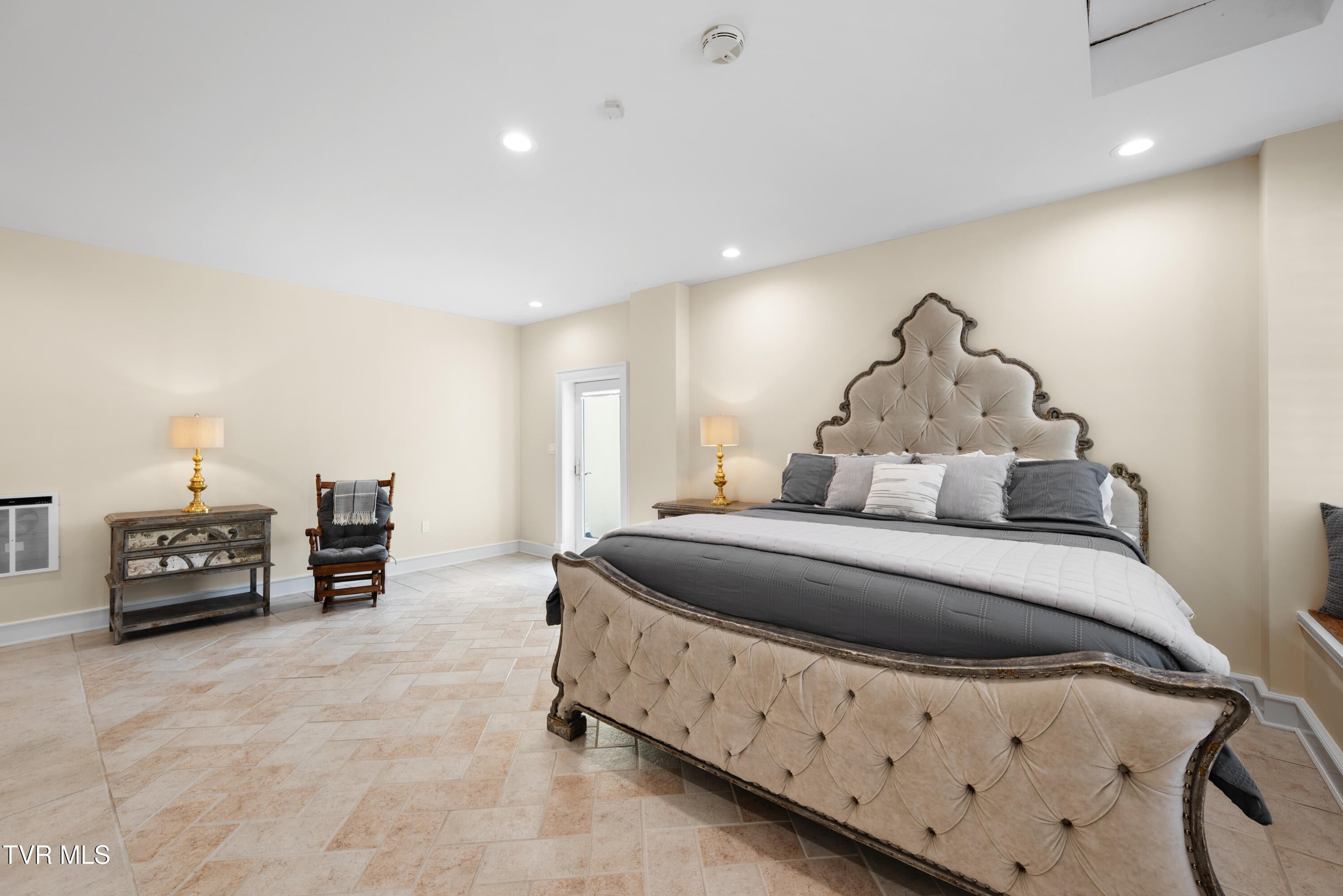 Blountville, Tennessee, 37617, United States, 8 Bedrooms Bedrooms, ,8 BathroomsBathrooms,Residential,Active,2007073