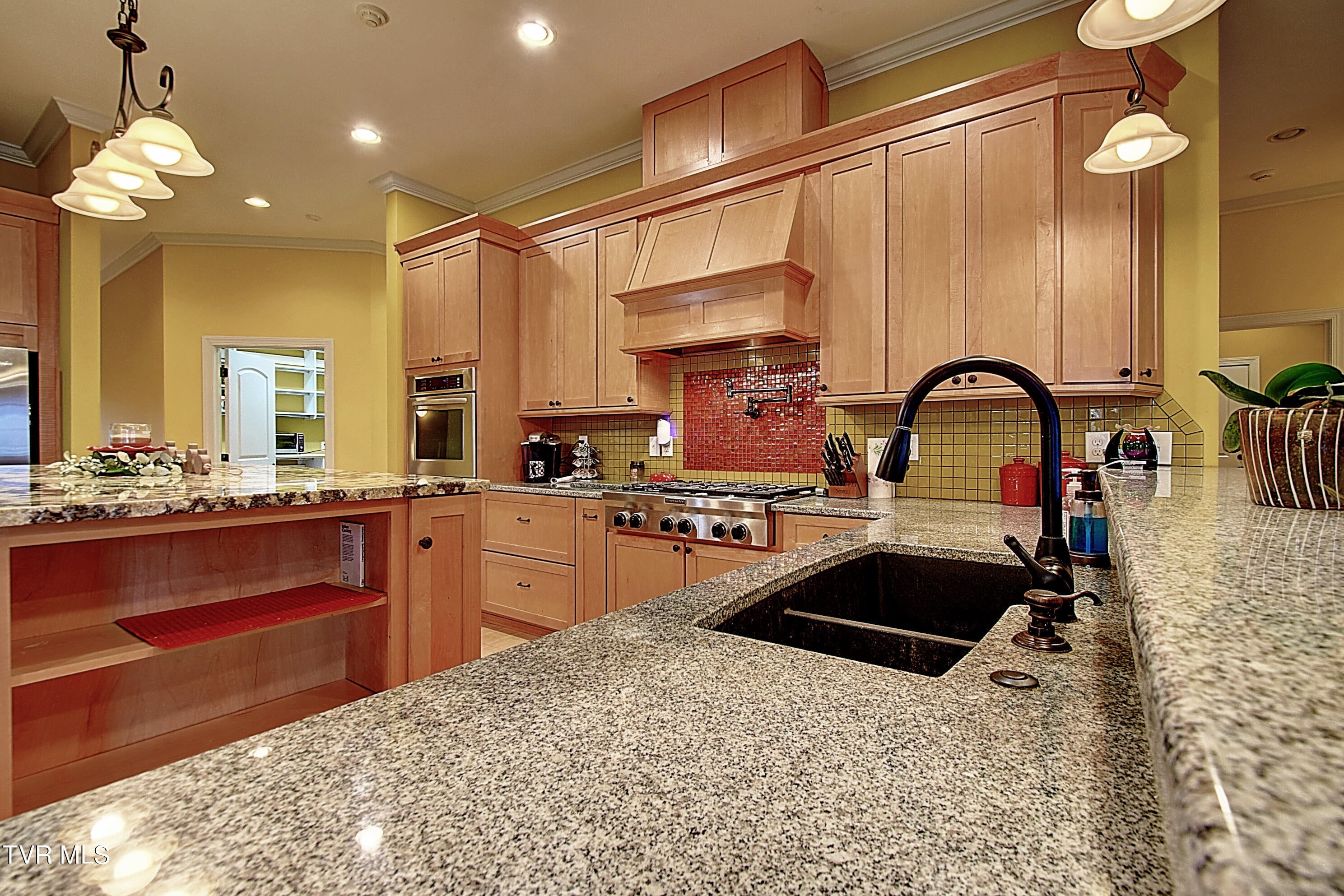 Greeneville, Tennessee, 37745, United States, 6 Bedrooms Bedrooms, ,8 BathroomsBathrooms,Residential,Active,1769938