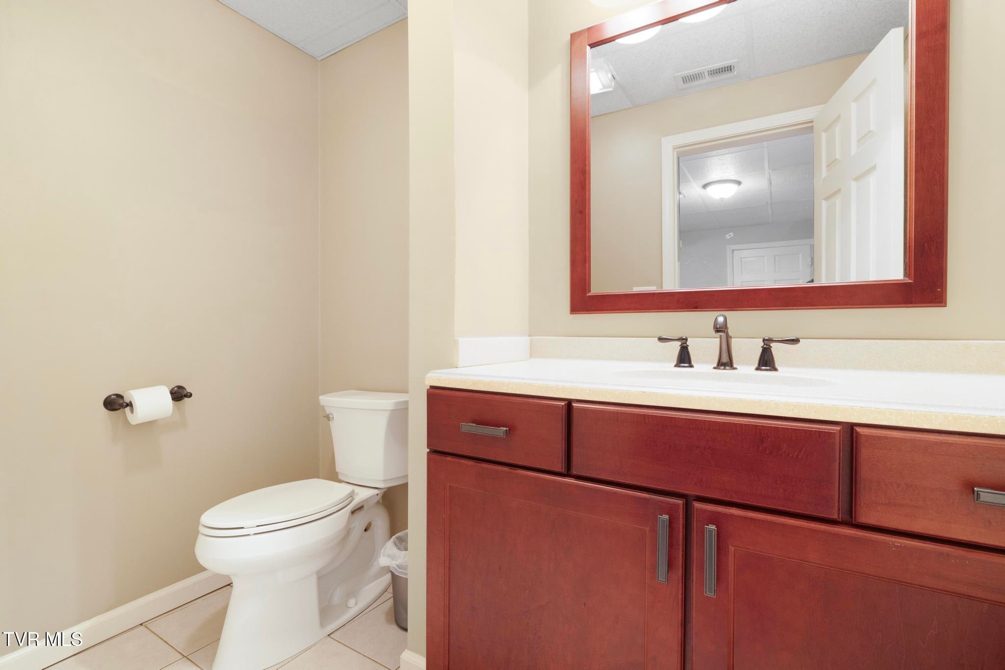 Piney Flats, Tennessee, 37686, United States, 5 Bedrooms Bedrooms, ,5 BathroomsBathrooms,Residential,Active,1849555
