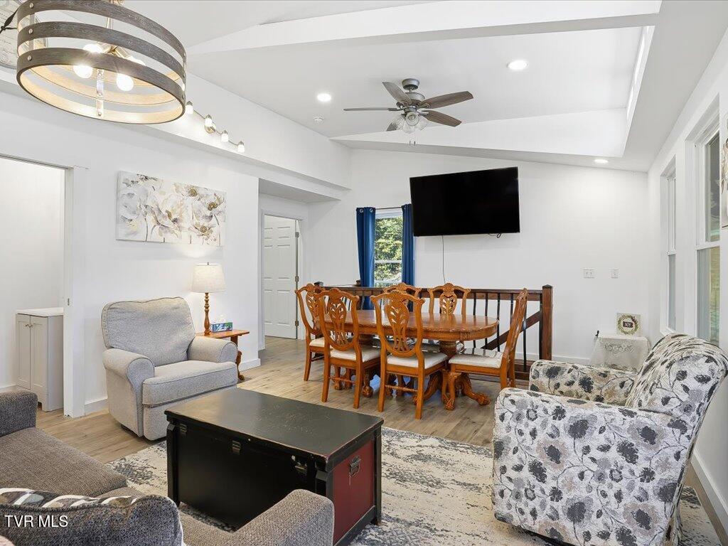 New Tazewell, Tennessee, 37825, United States, 2 Bedrooms Bedrooms, ,2 BathroomsBathrooms,Residential,Active,2007647