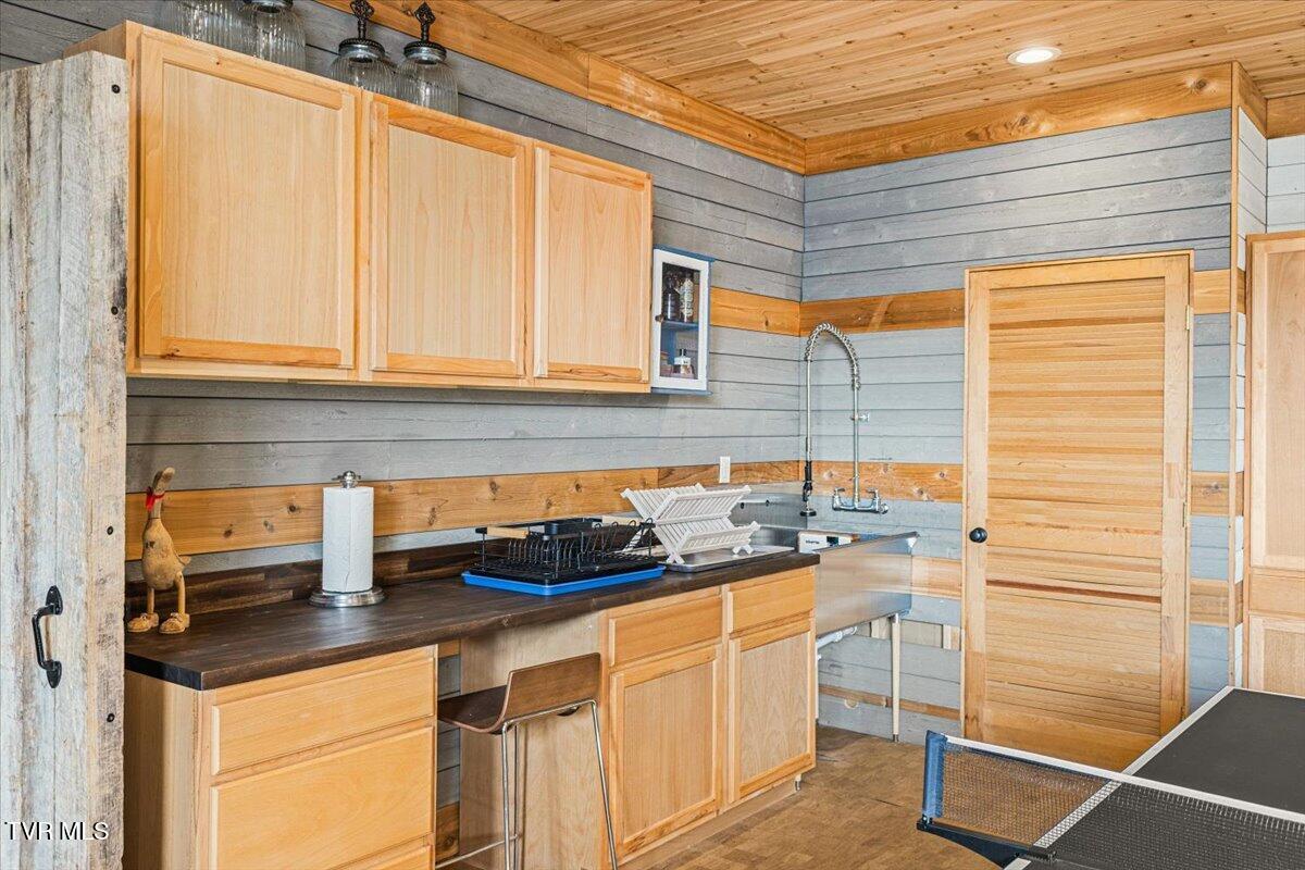 Johnson City, Tennessee, 37604, United States, 5 Bedrooms Bedrooms, ,6 BathroomsBathrooms,Residential,Active,2013176