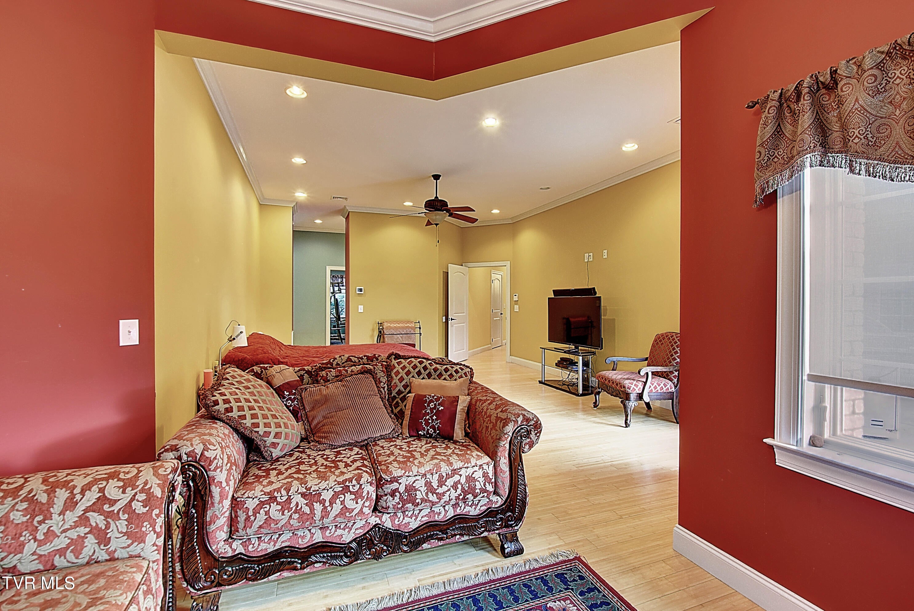 Greeneville, Tennessee, 37745, United States, 6 Bedrooms Bedrooms, ,8 BathroomsBathrooms,Residential,Active,1769938