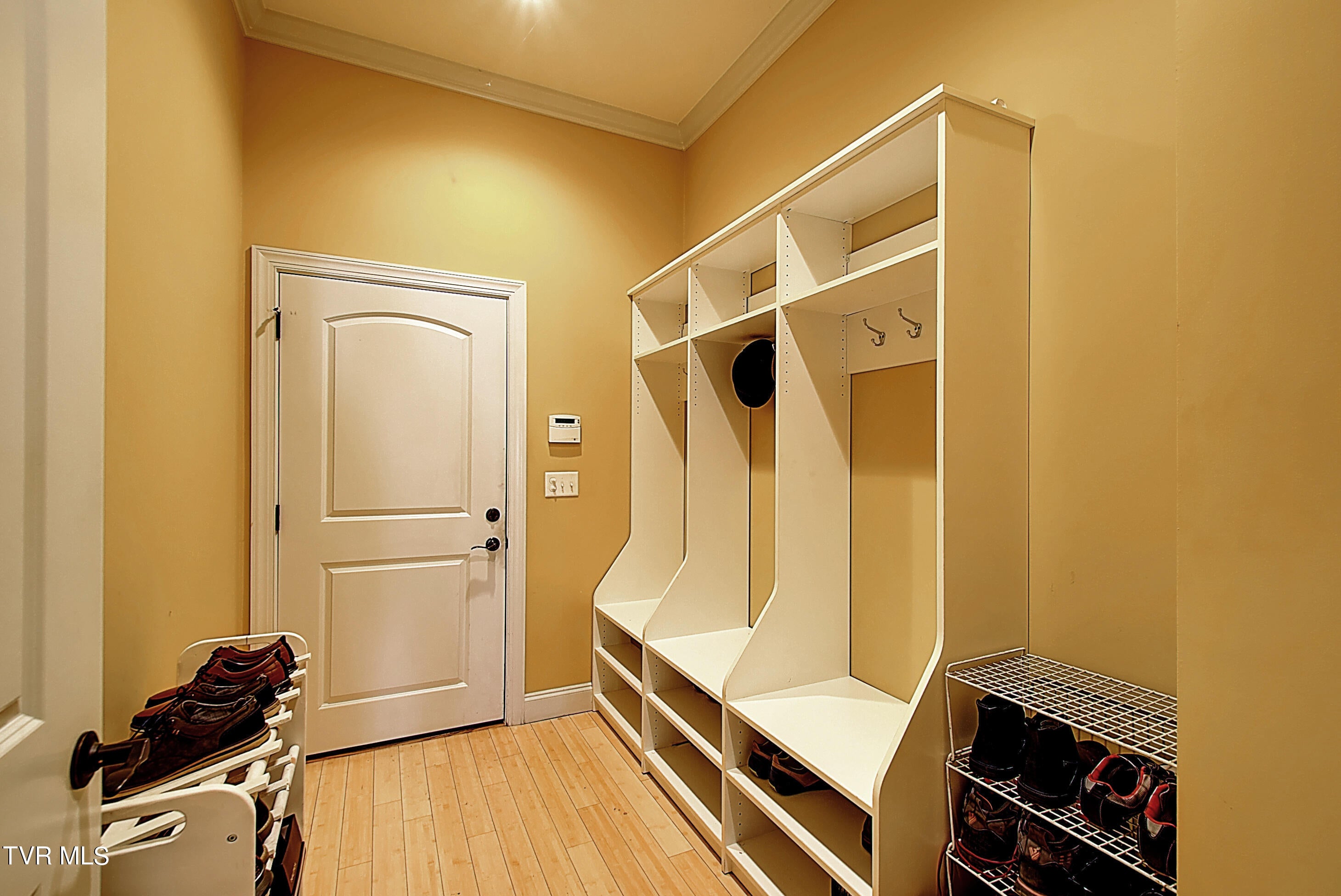 Greeneville, Tennessee, 37745, United States, 6 Bedrooms Bedrooms, ,8 BathroomsBathrooms,Residential,Active,1769938