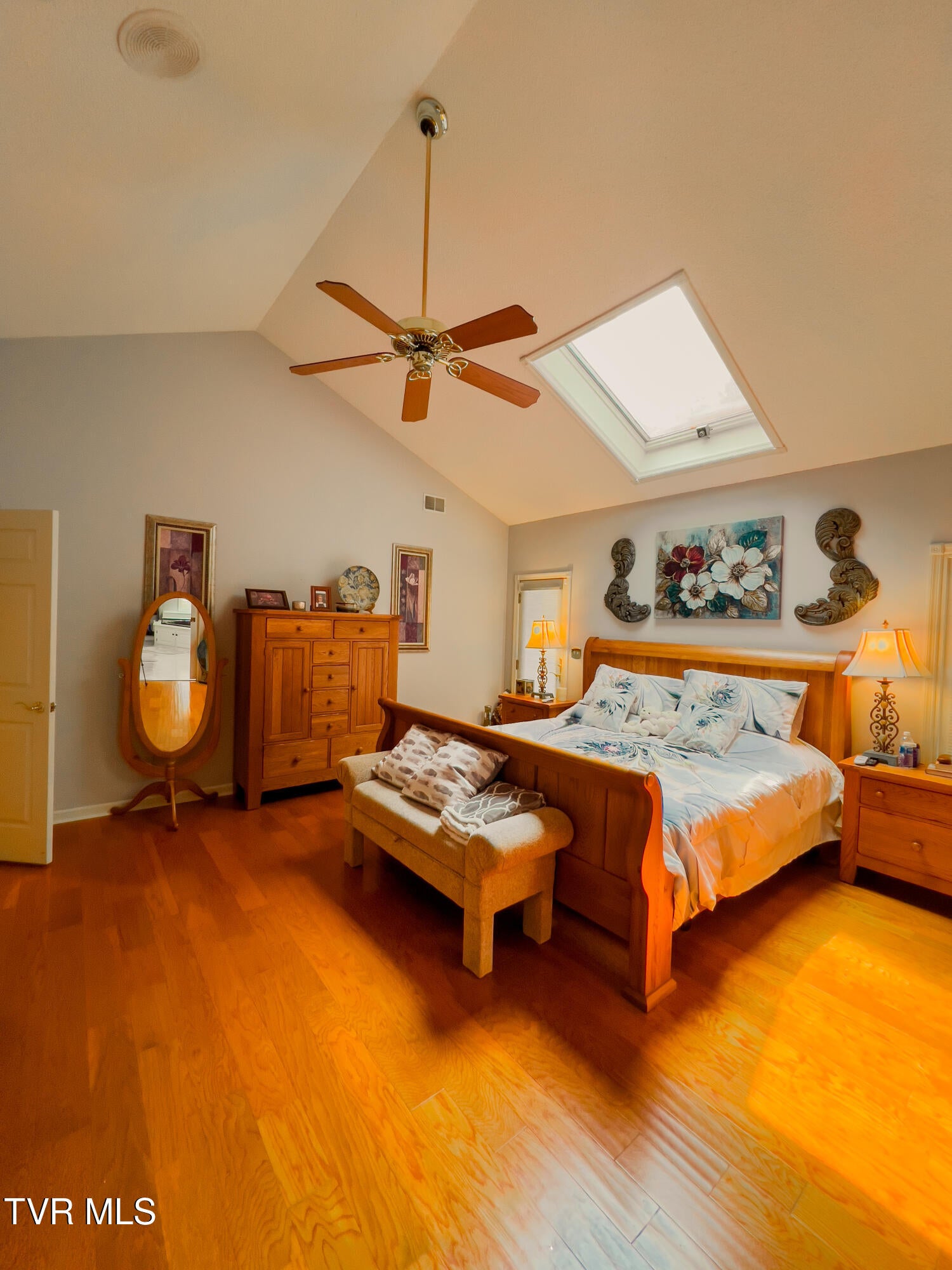 Unicoi, Tennessee, 37692, United States, 3 Bedrooms Bedrooms, ,4 BathroomsBathrooms,Residential,Active,1936616