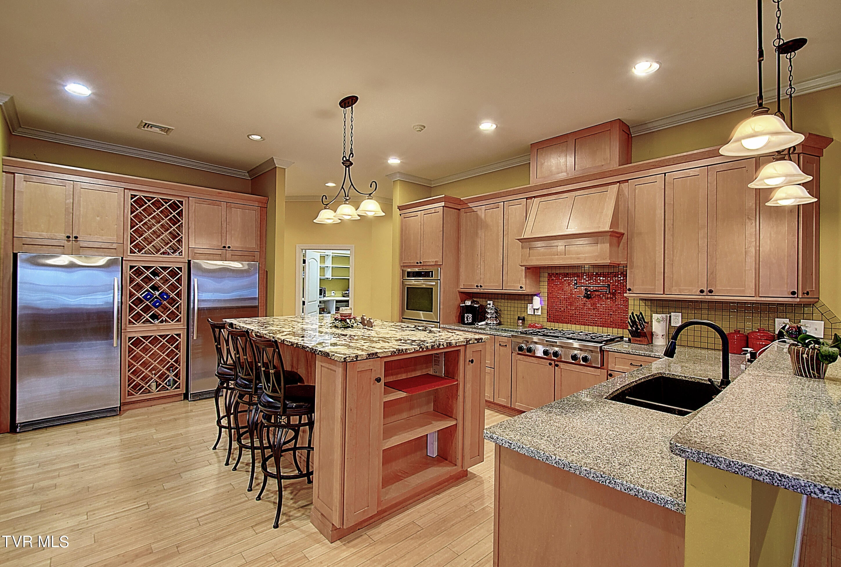 Greeneville, Tennessee, 37745, United States, 6 Bedrooms Bedrooms, ,8 BathroomsBathrooms,Residential,Active,1769938