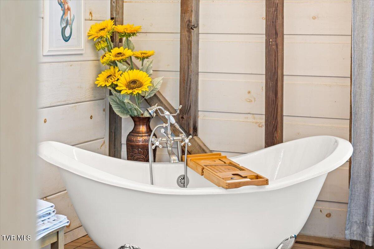 Johnson City, Tennessee, 37604, United States, 5 Bedrooms Bedrooms, ,6 BathroomsBathrooms,Residential,Active,2013176