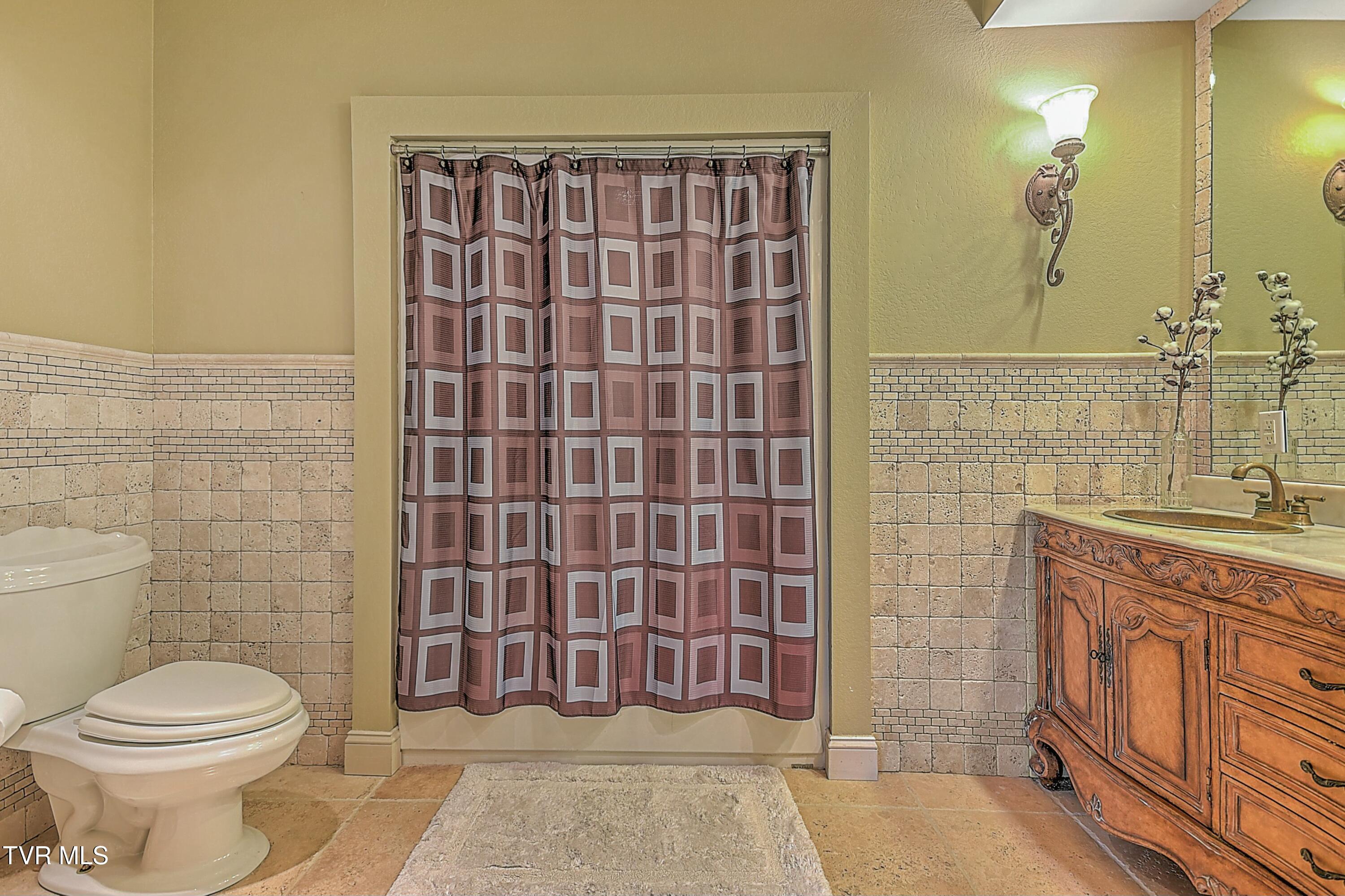 Johnson City, Tennessee, 37615, United States, ,6 BathroomsBathrooms,Residential,Active,1773218