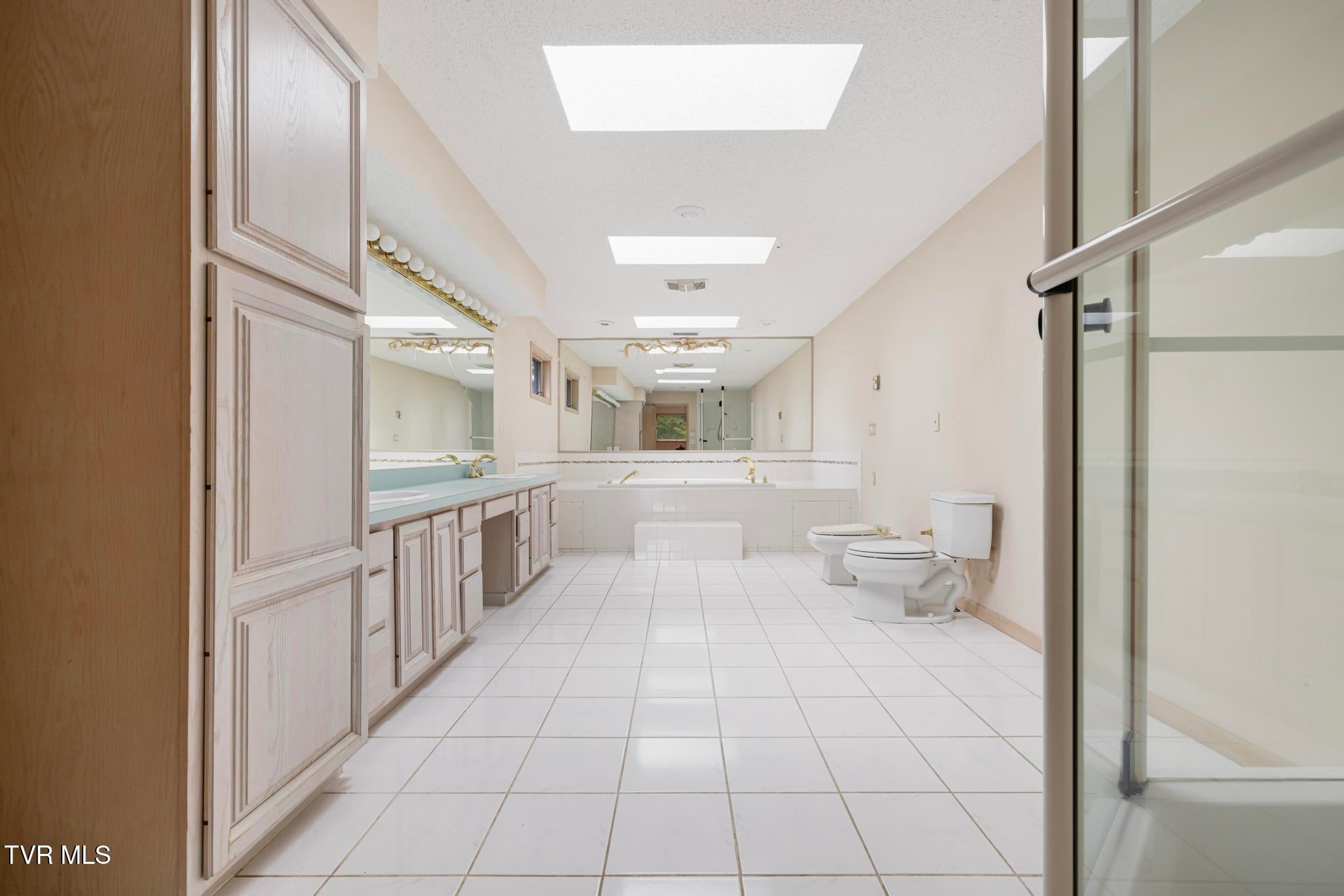 Gray, Tennessee, 37615, United States, 4 Bedrooms Bedrooms, ,5 BathroomsBathrooms,Residential,Active,1904698