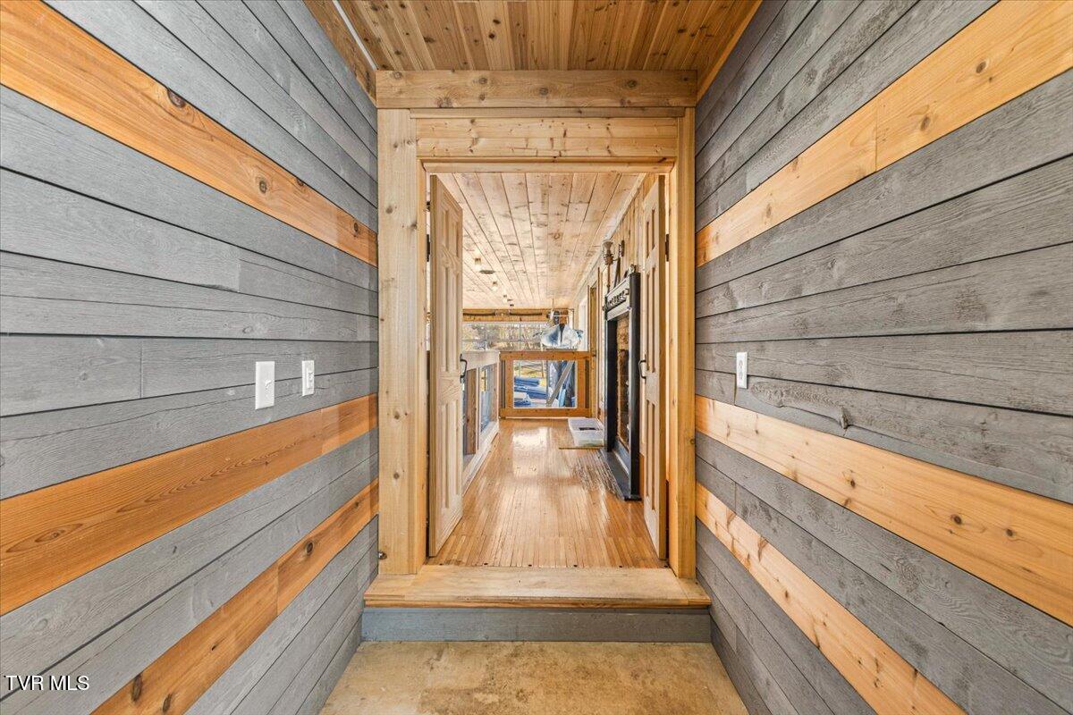 Johnson City, Tennessee, 37604, United States, 5 Bedrooms Bedrooms, ,6 BathroomsBathrooms,Residential,Active,2013176