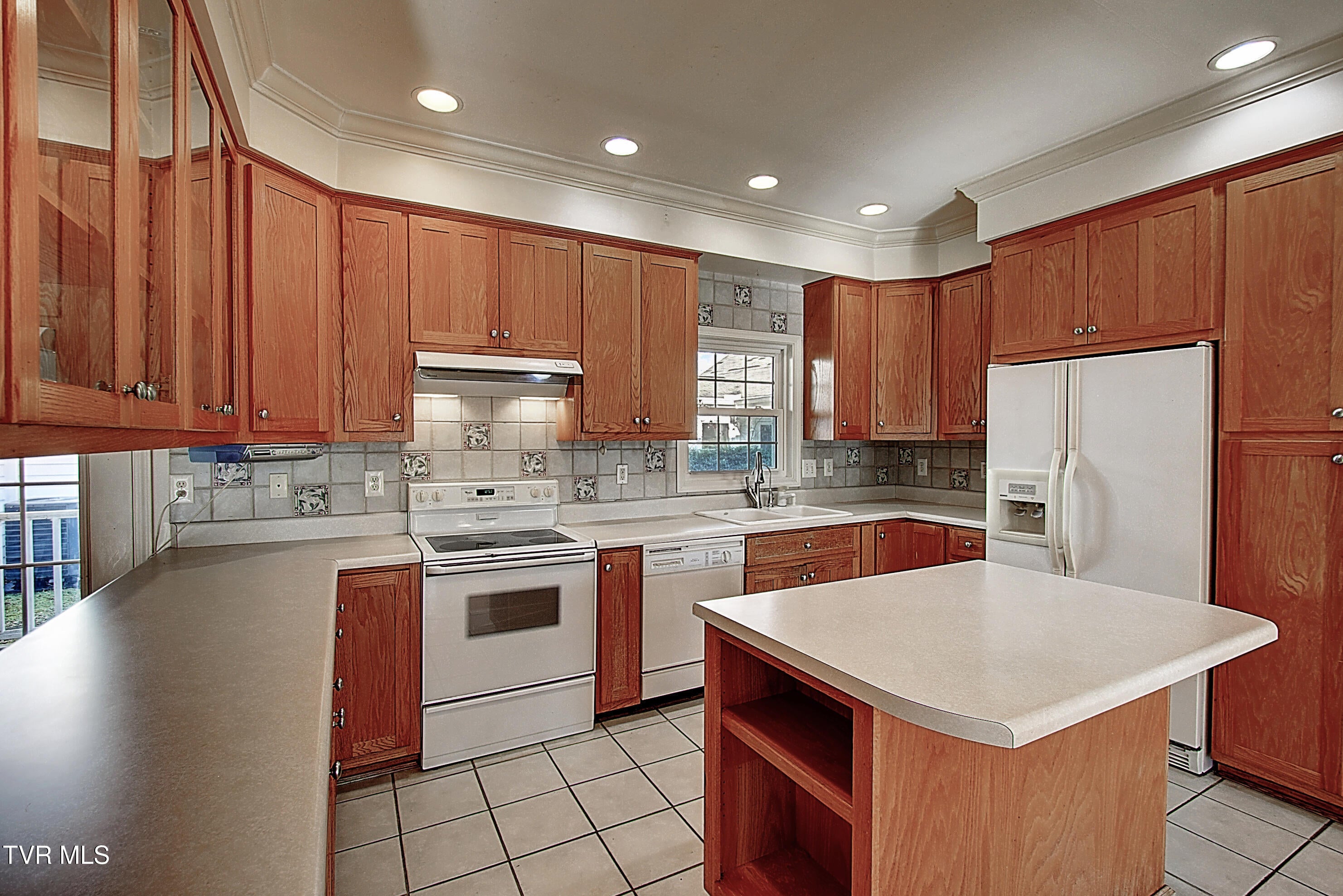 Johnson City, Tennessee, 37601, United States, 4 Bedrooms Bedrooms, ,3 BathroomsBathrooms,Residential,Active,1999331