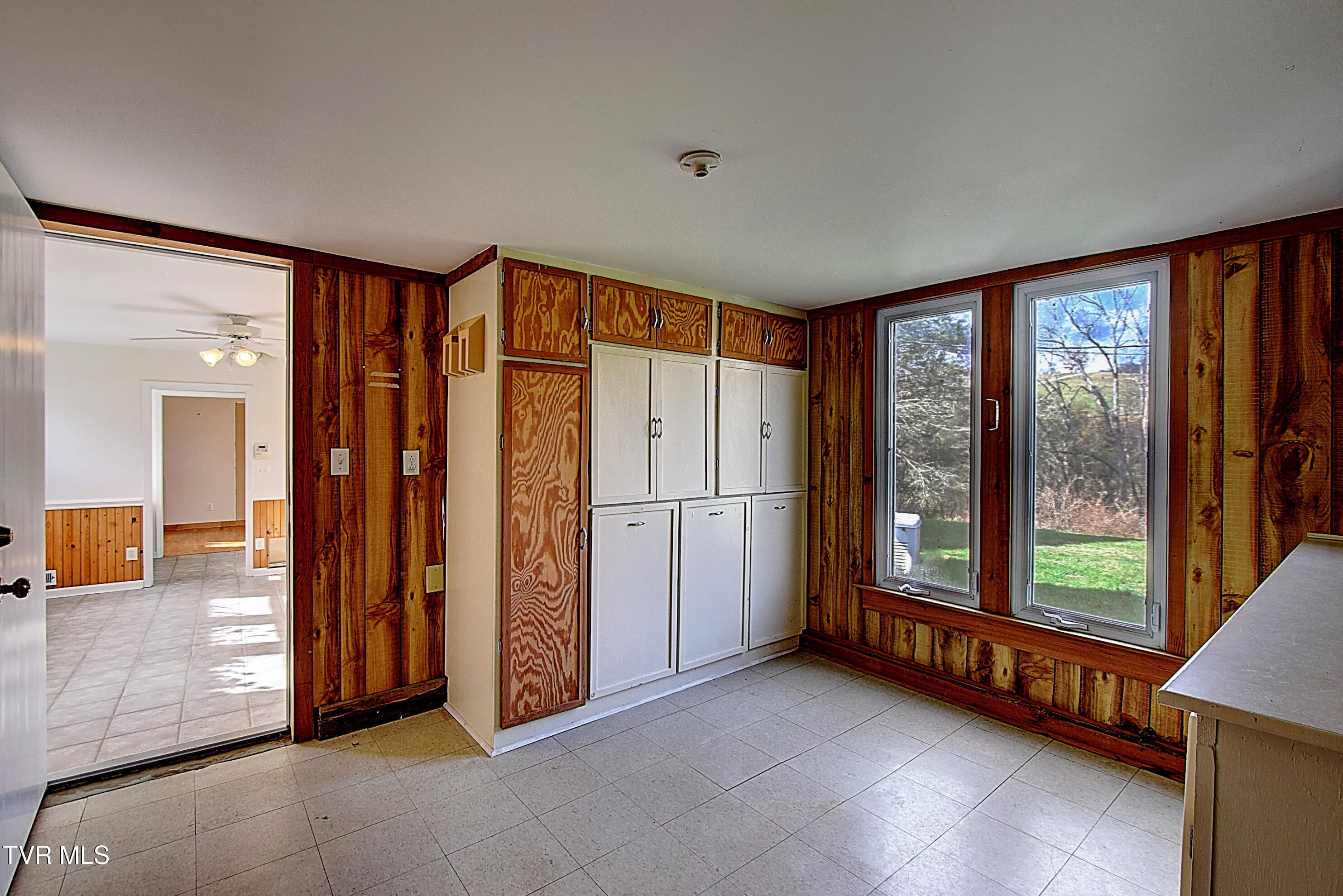 Johnson City, Tennessee, 37601, United States, 4 Bedrooms Bedrooms, ,3 BathroomsBathrooms,Residential,Active,1999331