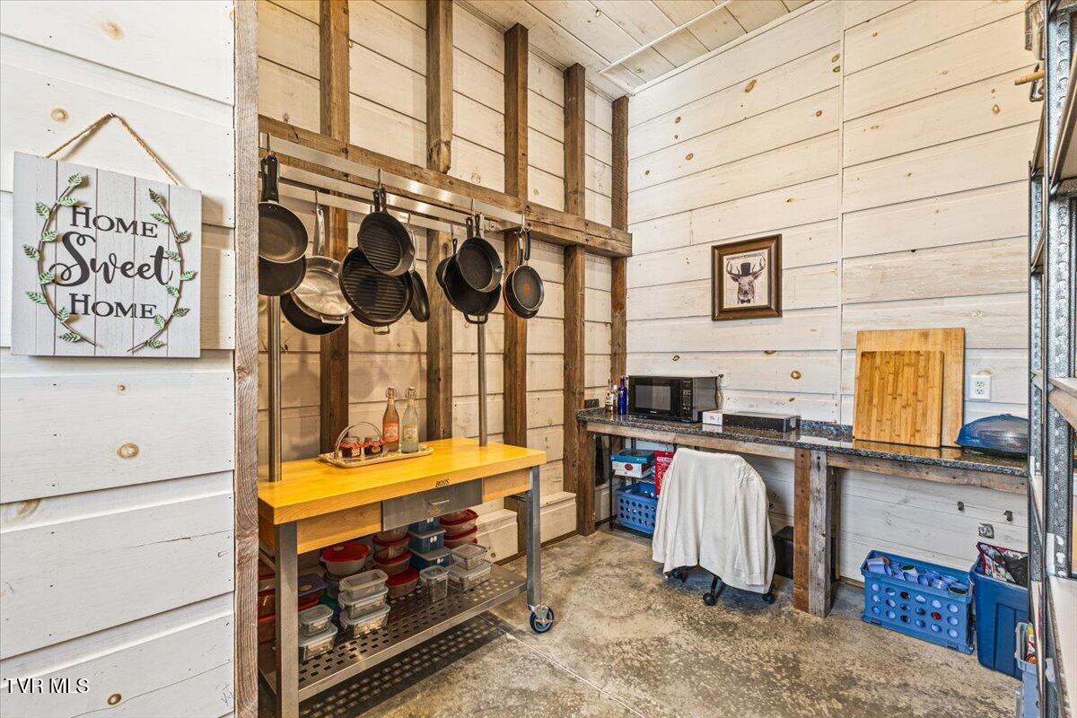 Johnson City, Tennessee, 37604, United States, 5 Bedrooms Bedrooms, ,6 BathroomsBathrooms,Residential,Active,2013176