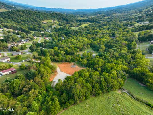 5 CHAUCER CT, JOHNSON CITY, TN 37615, photo 2 of 20