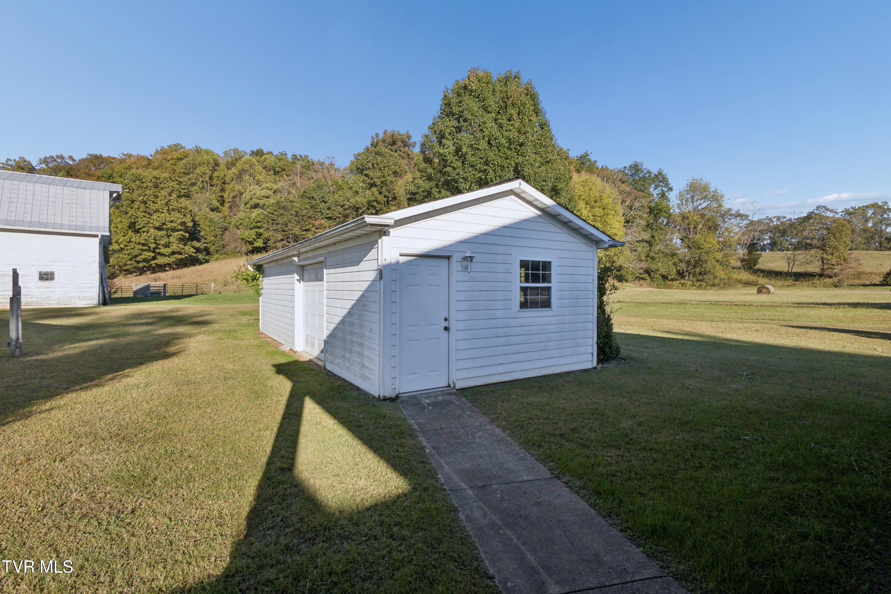 Johnson City, Tennessee, 37601, United States, 4 Bedrooms Bedrooms, ,3 BathroomsBathrooms,Residential,Active,1999331