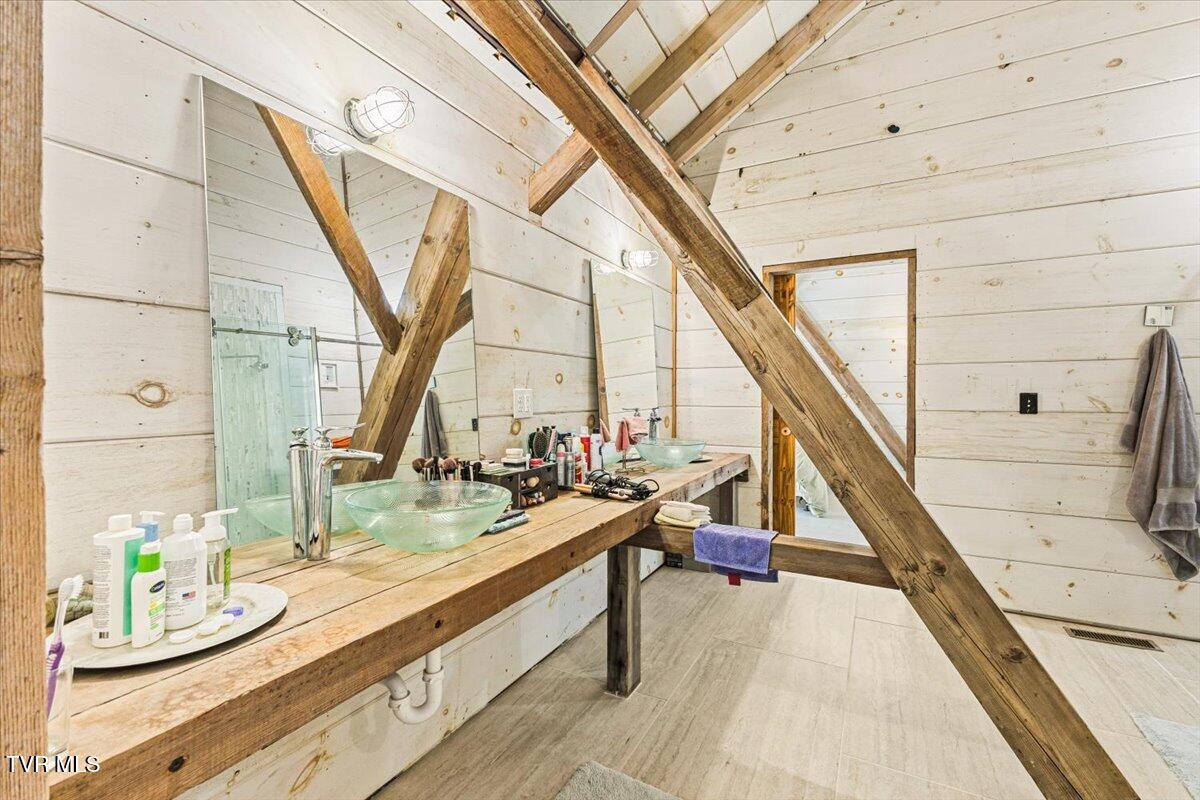 Johnson City, Tennessee, 37604, United States, 5 Bedrooms Bedrooms, ,6 BathroomsBathrooms,Residential,Active,2013176