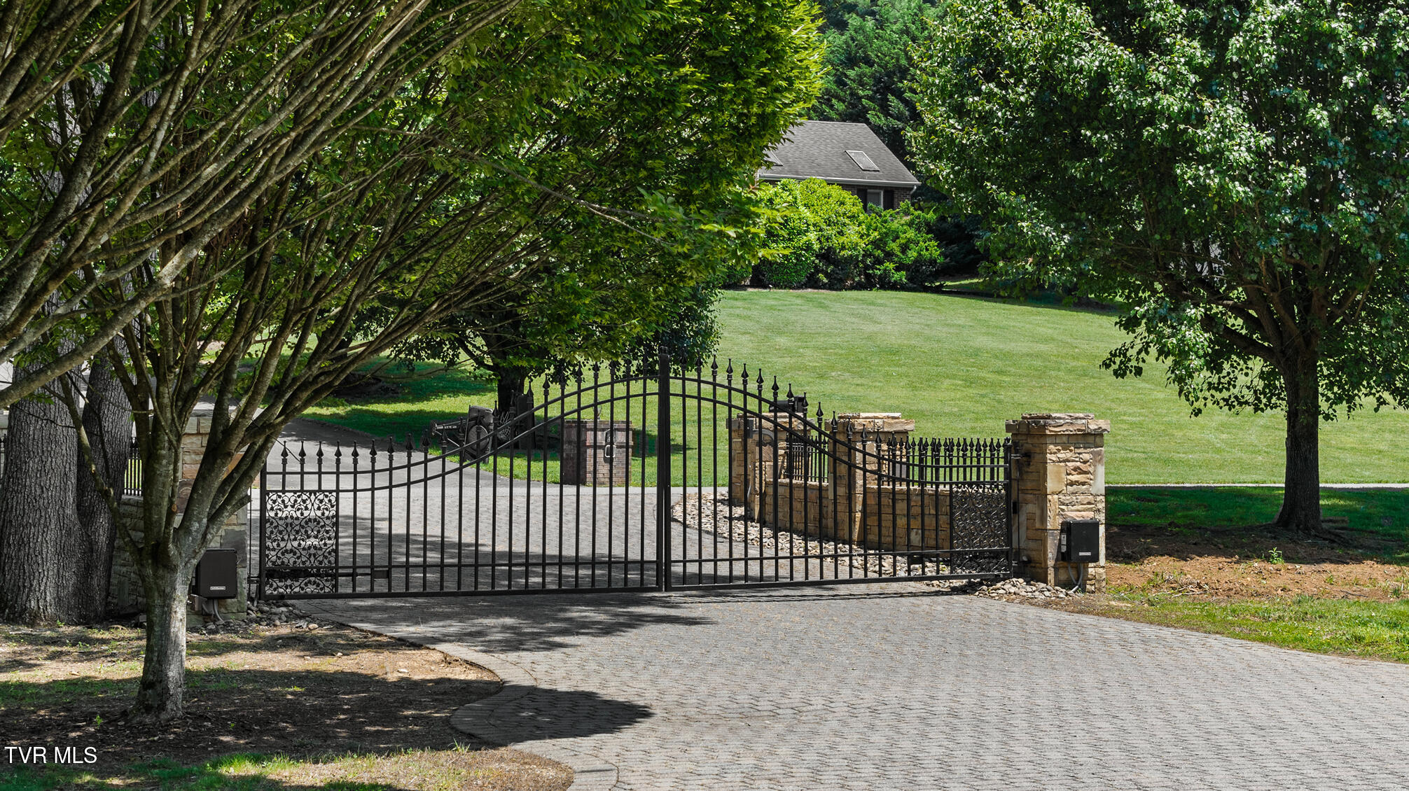 Blountville, Tennessee, 37617, United States, 8 Bedrooms Bedrooms, ,8 BathroomsBathrooms,Residential,Active,2007073