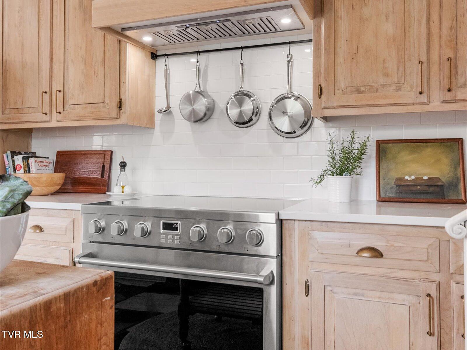 Bristol, Tennessee, 37620, United States, 3 Bedrooms Bedrooms, ,3 BathroomsBathrooms,Residential,Active,2007074