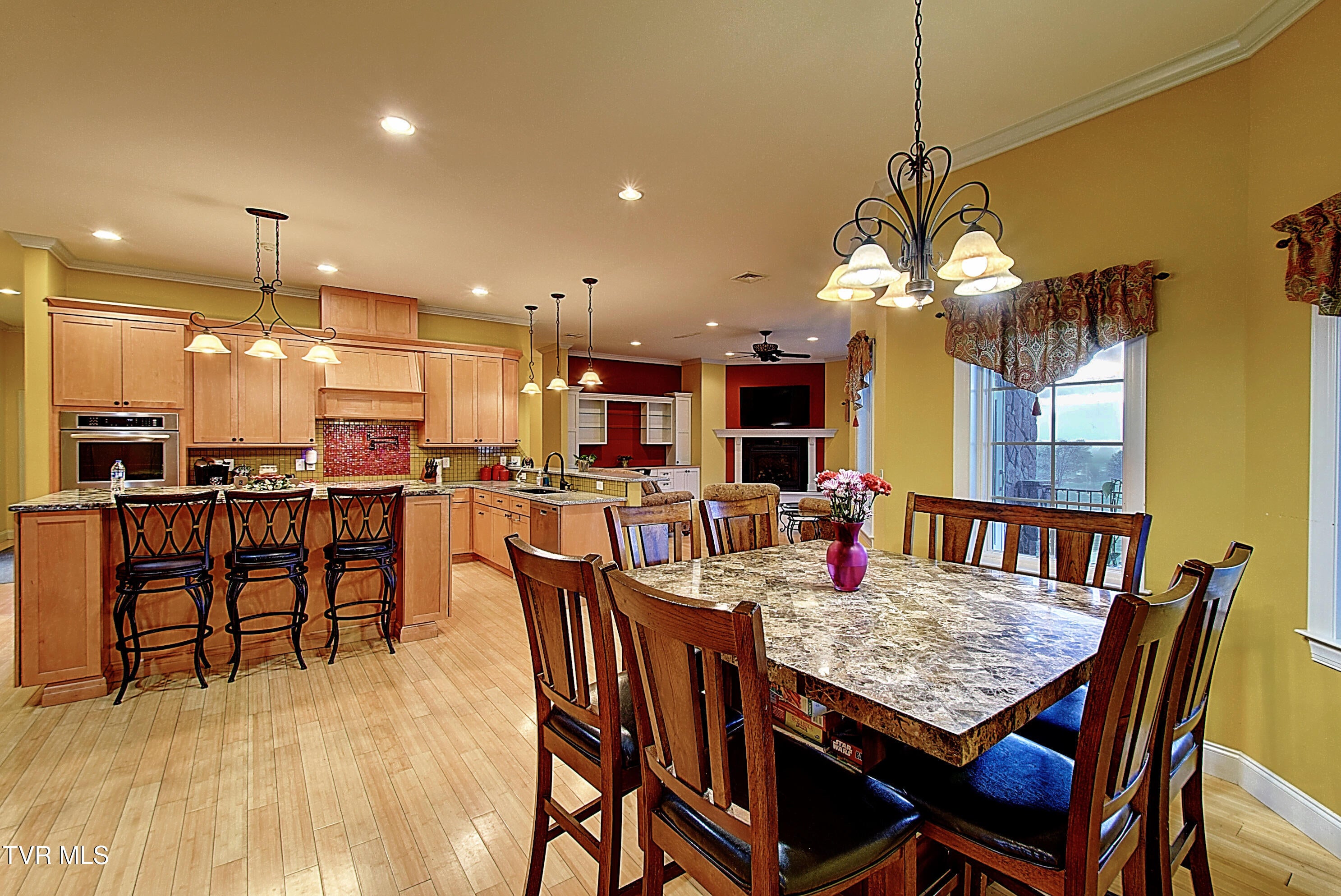 Greeneville, Tennessee, 37745, United States, 6 Bedrooms Bedrooms, ,8 BathroomsBathrooms,Residential,Active,1769938