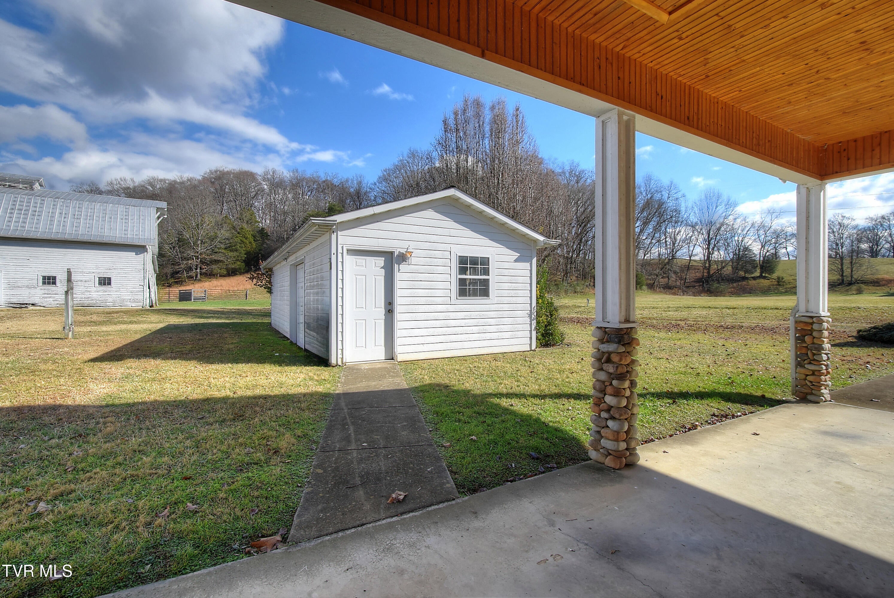 Johnson City, Tennessee, 37601, United States, 4 Bedrooms Bedrooms, ,3 BathroomsBathrooms,Residential,Active,1999331