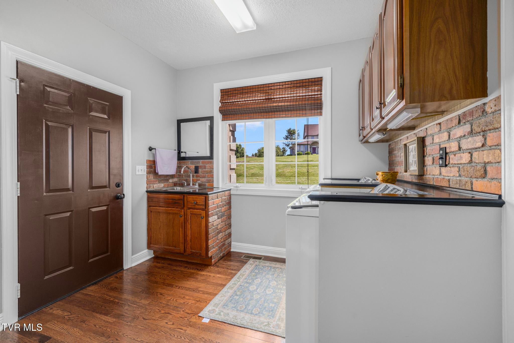 Piney Flats, Tennessee, 37686, United States, 5 Bedrooms Bedrooms, ,5 BathroomsBathrooms,Residential,Active,1849555