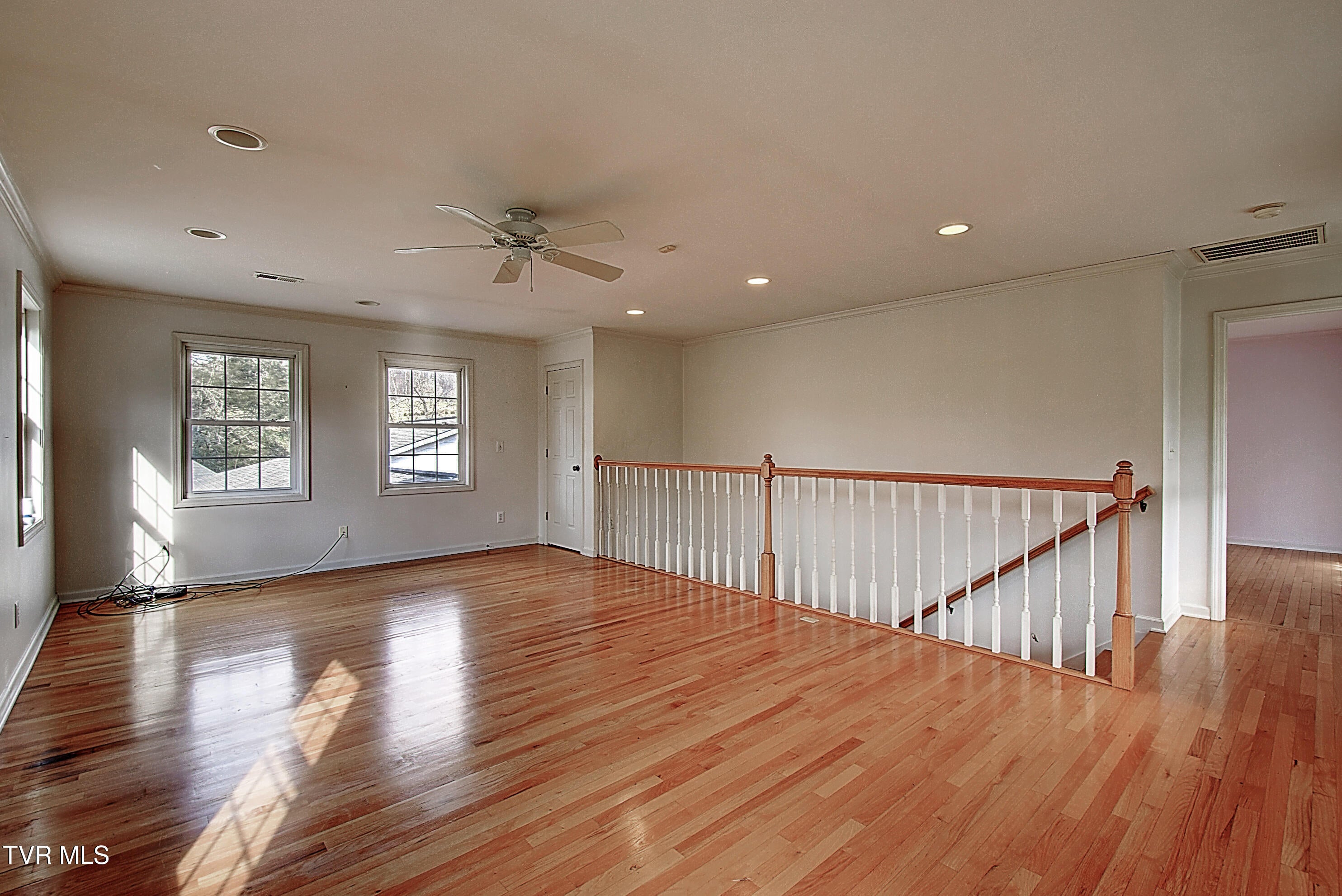 Johnson City, Tennessee, 37601, United States, 4 Bedrooms Bedrooms, ,3 BathroomsBathrooms,Residential,Active,1999331