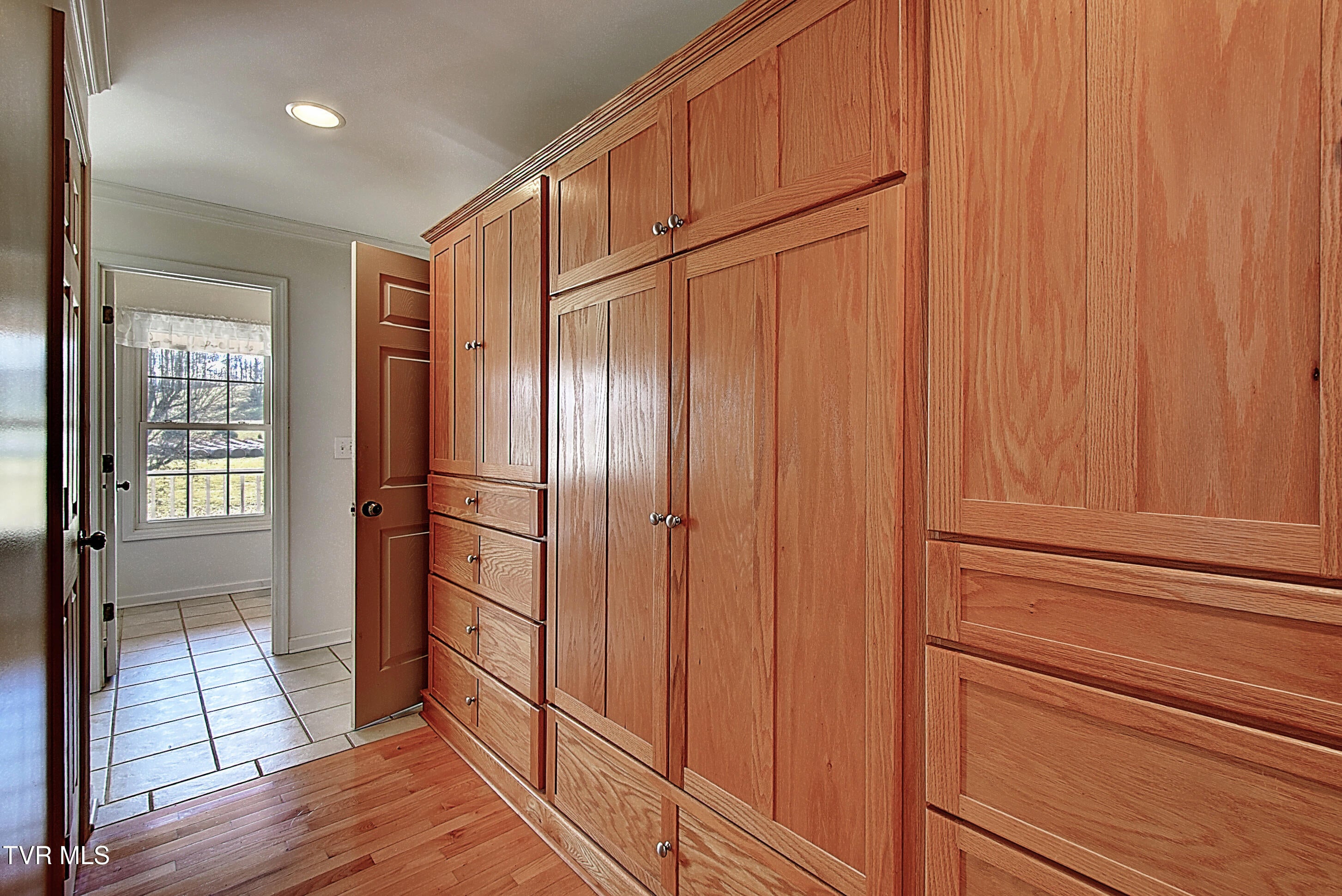 Johnson City, Tennessee, 37601, United States, 4 Bedrooms Bedrooms, ,3 BathroomsBathrooms,Residential,Active,1999331