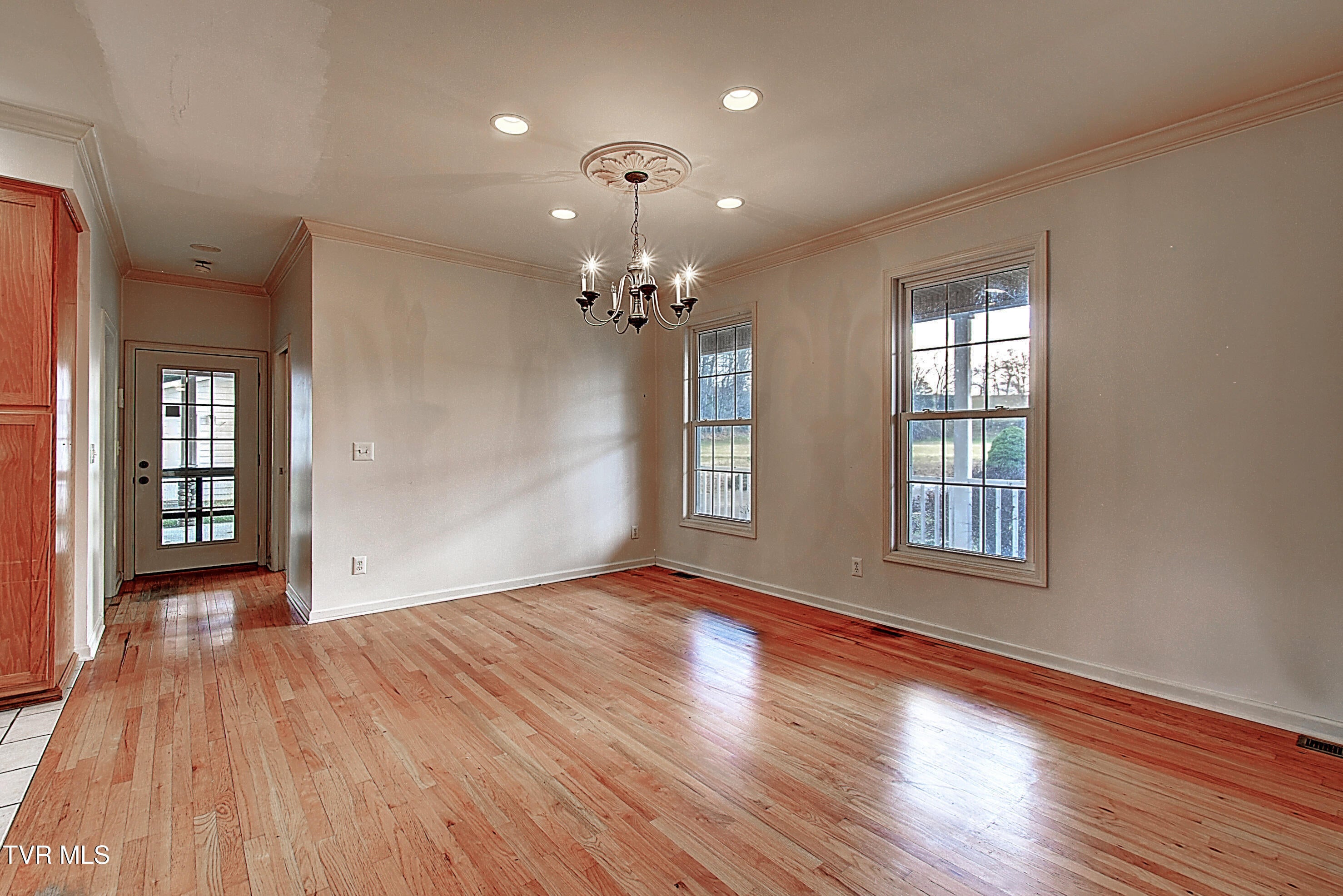 Johnson City, Tennessee, 37601, United States, 4 Bedrooms Bedrooms, ,3 BathroomsBathrooms,Residential,Active,1999331