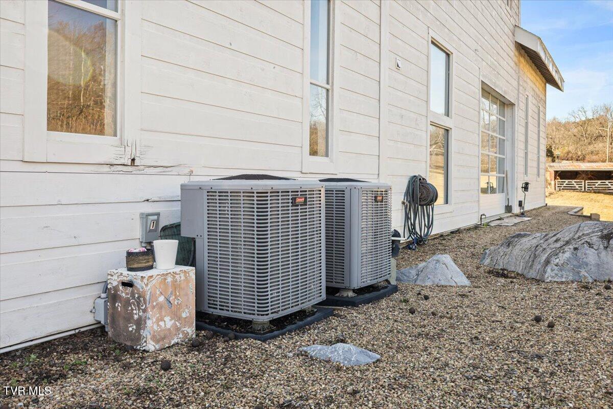 Johnson City, Tennessee, 37604, United States, 5 Bedrooms Bedrooms, ,6 BathroomsBathrooms,Residential,Active,2013176