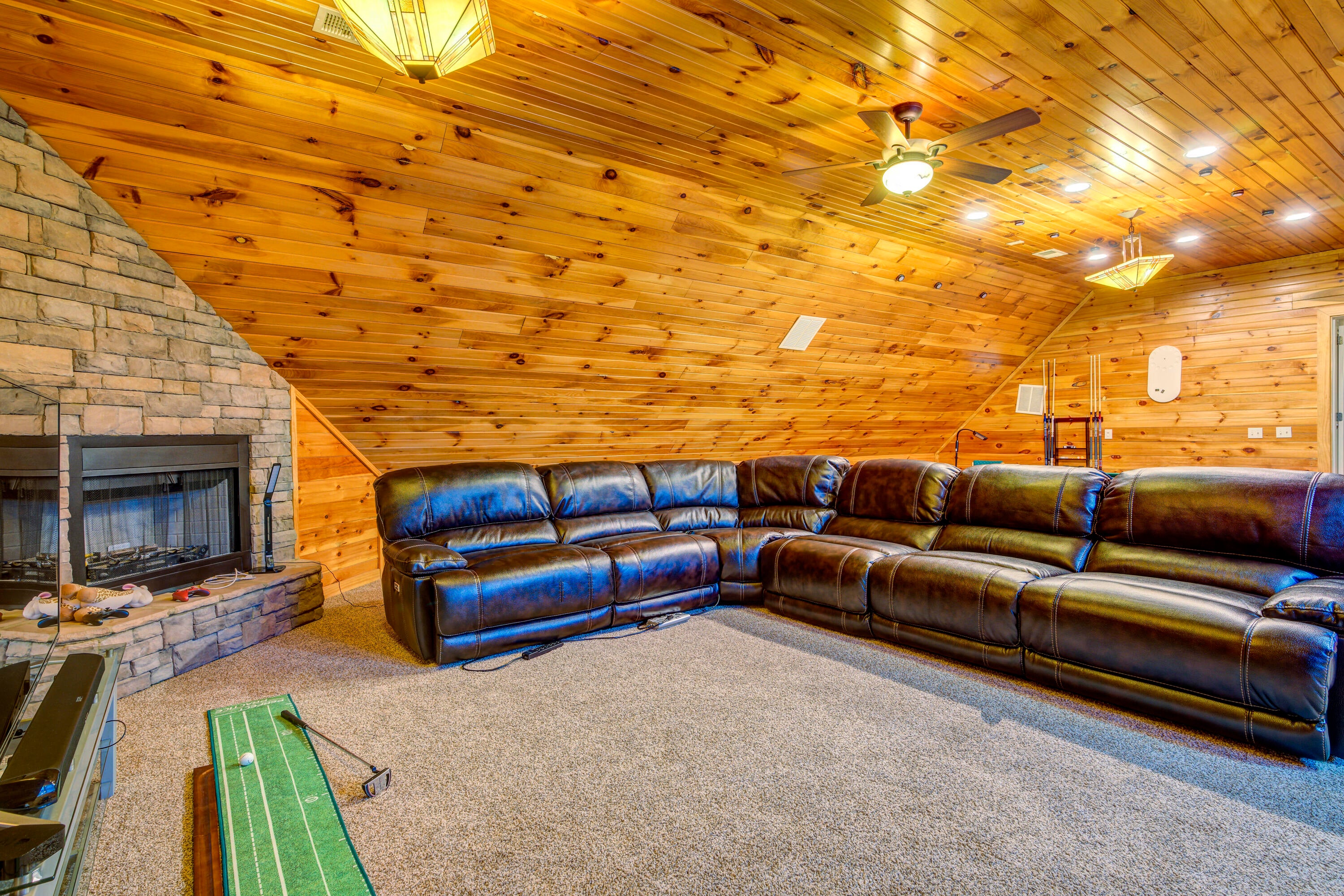 Johnson City, Tennessee, 37601, United States, ,11 BathroomsBathrooms,Residential,Active,1769538