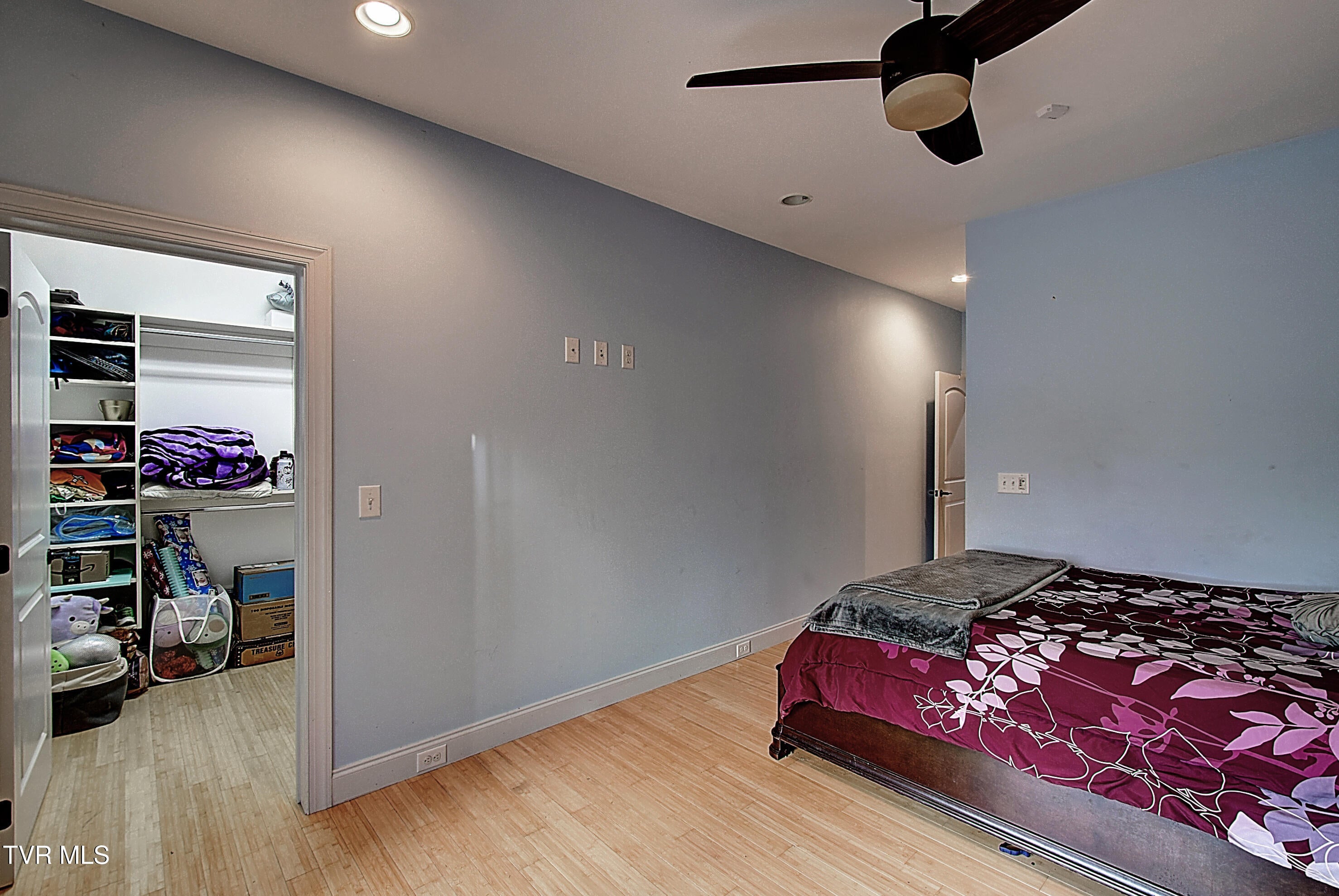 Greeneville, Tennessee, 37745, United States, 6 Bedrooms Bedrooms, ,8 BathroomsBathrooms,Residential,Active,1769938