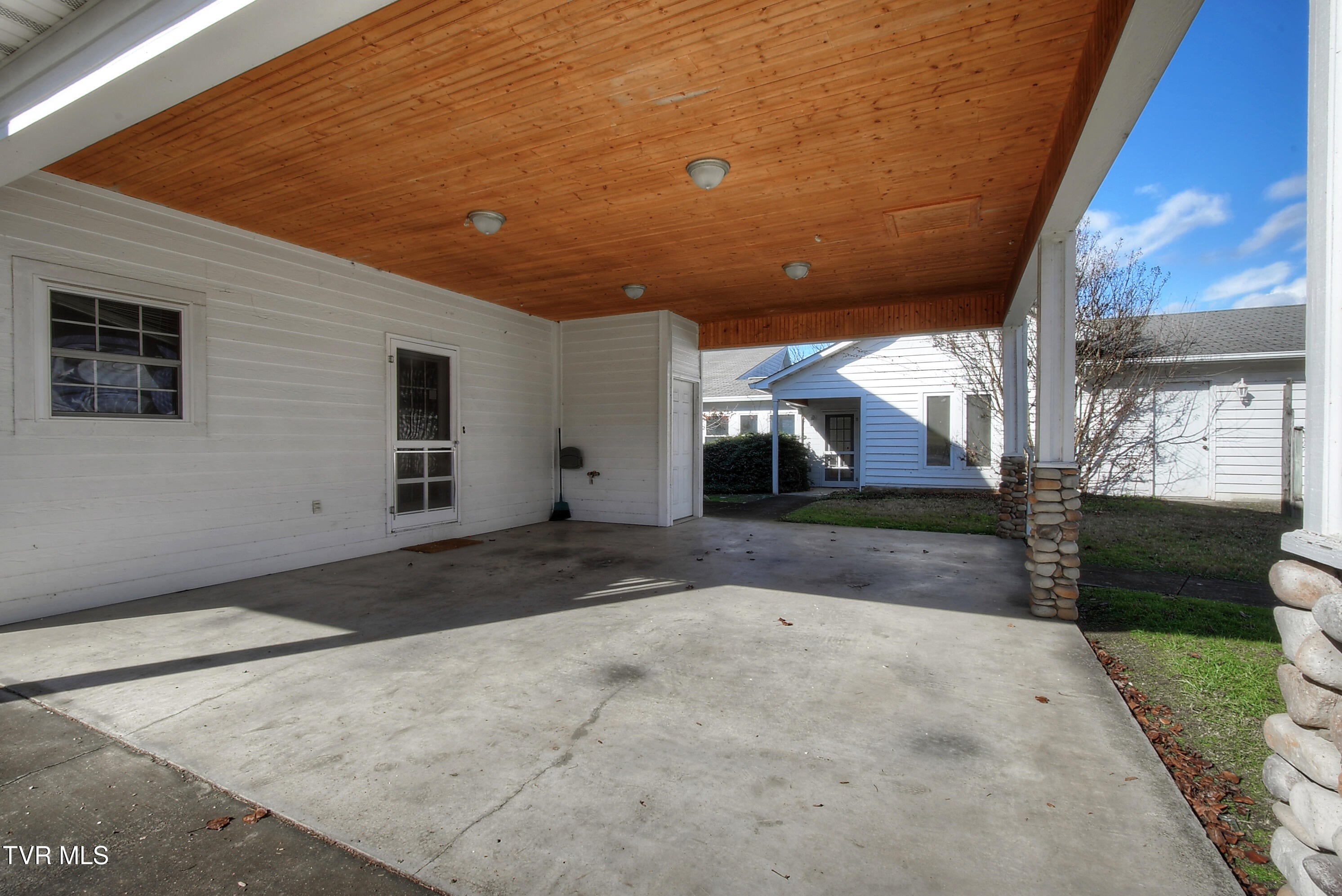 Johnson City, Tennessee, 37601, United States, 4 Bedrooms Bedrooms, ,3 BathroomsBathrooms,Residential,Active,1999331