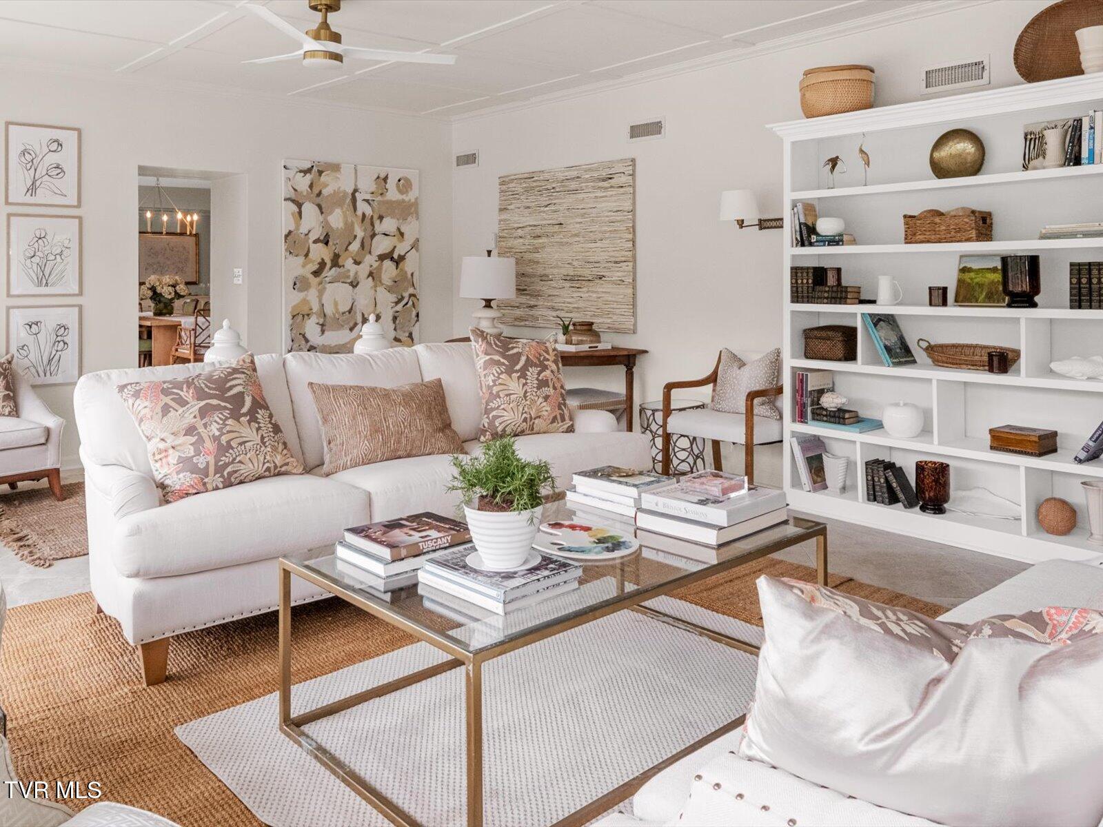 Bristol, Tennessee, 37620, United States, 3 Bedrooms Bedrooms, ,3 BathroomsBathrooms,Residential,Active,2007074