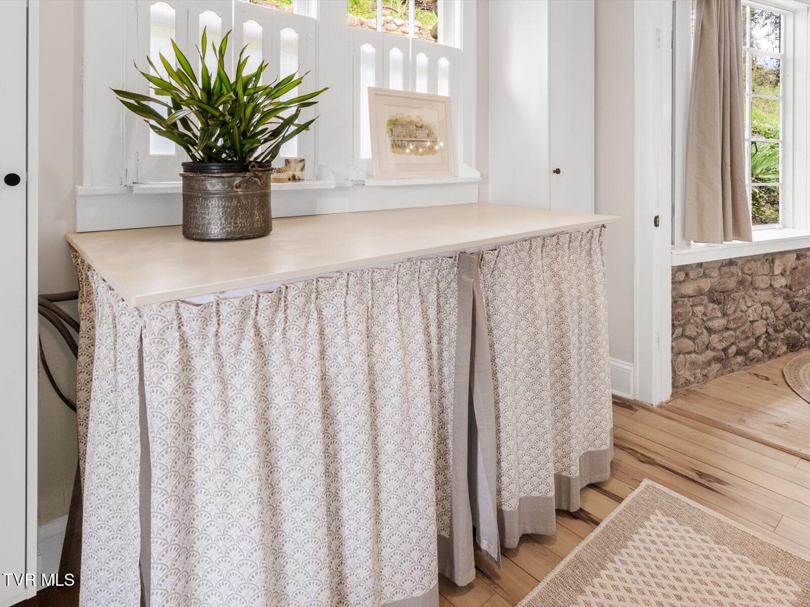 Bristol, Tennessee, 37620, United States, 3 Bedrooms Bedrooms, ,3 BathroomsBathrooms,Residential,Active,2007074