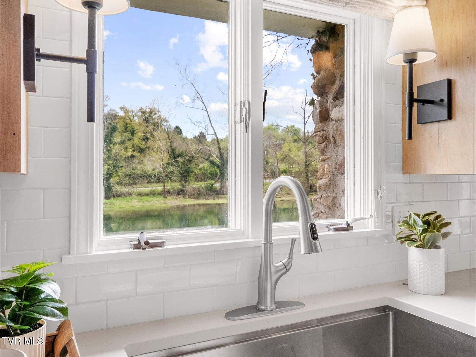 Bristol, Tennessee, 37620, United States, 3 Bedrooms Bedrooms, ,3 BathroomsBathrooms,Residential,Active,2007074