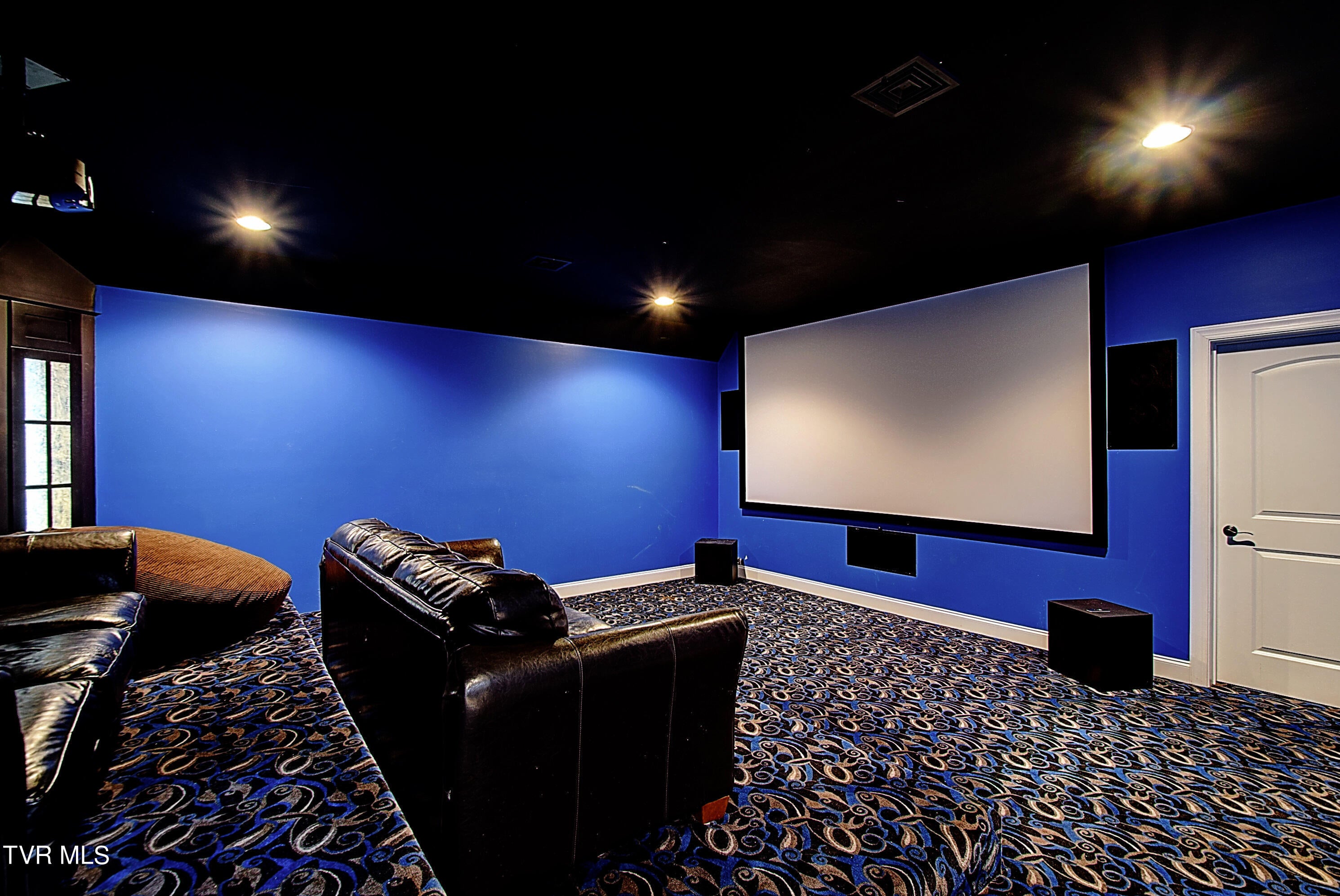 Greeneville, Tennessee, 37745, United States, 6 Bedrooms Bedrooms, ,8 BathroomsBathrooms,Residential,Active,1769938