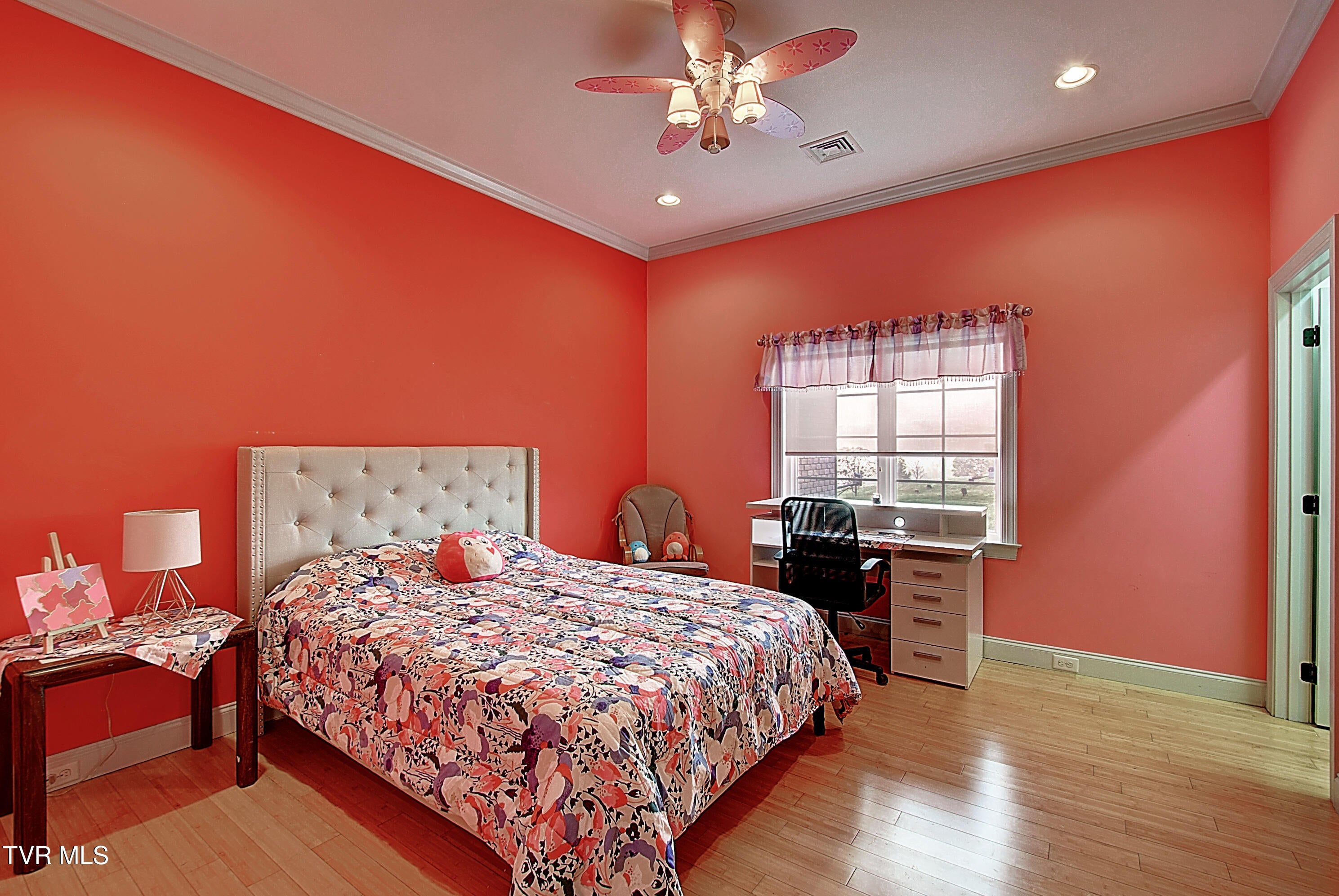 Greeneville, Tennessee, 37745, United States, 6 Bedrooms Bedrooms, ,8 BathroomsBathrooms,Residential,Active,1769938