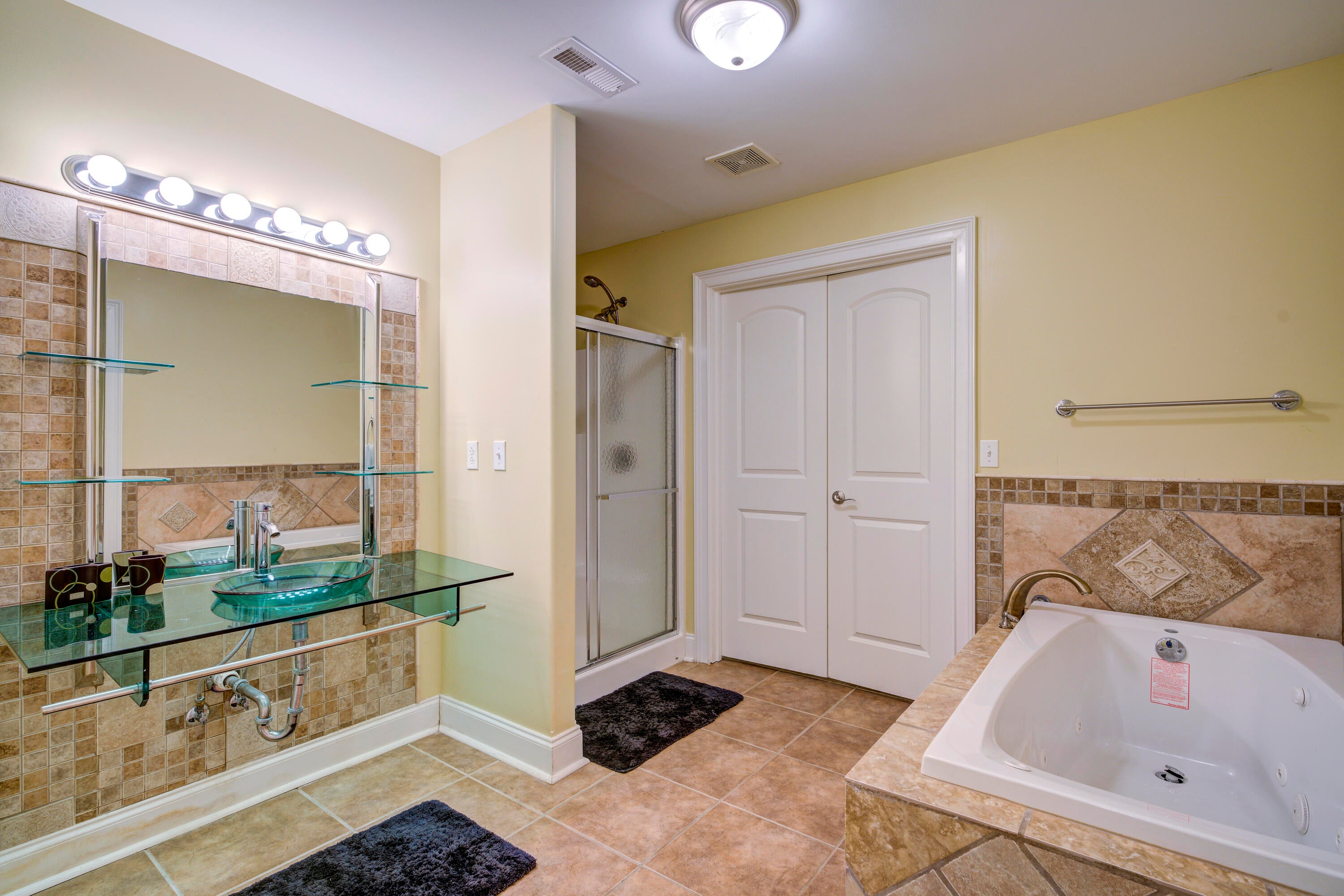 Johnson City, Tennessee, 37601, United States, ,11 BathroomsBathrooms,Residential,Active,1769538
