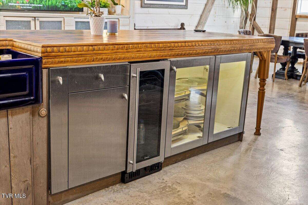 Johnson City, Tennessee, 37604, United States, 5 Bedrooms Bedrooms, ,6 BathroomsBathrooms,Residential,Active,2013176