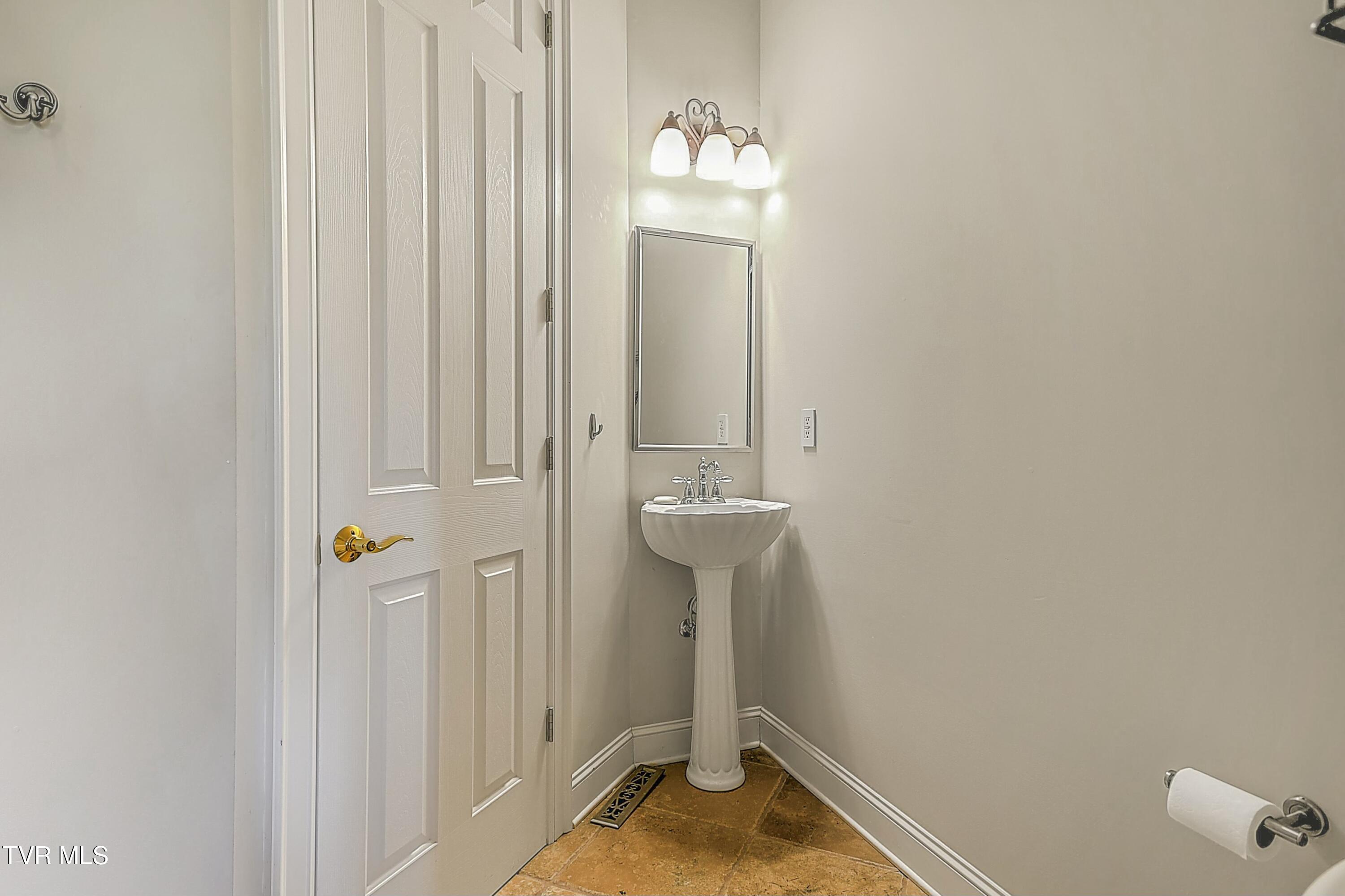 Johnson City, Tennessee, 37615, United States, ,6 BathroomsBathrooms,Residential,Active,1773218