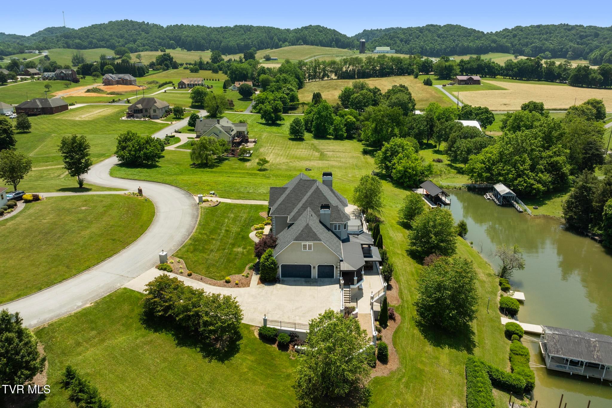 Piney Flats, Tennessee, 37686, United States, 5 Bedrooms Bedrooms, ,5 BathroomsBathrooms,Residential,Active,1849555