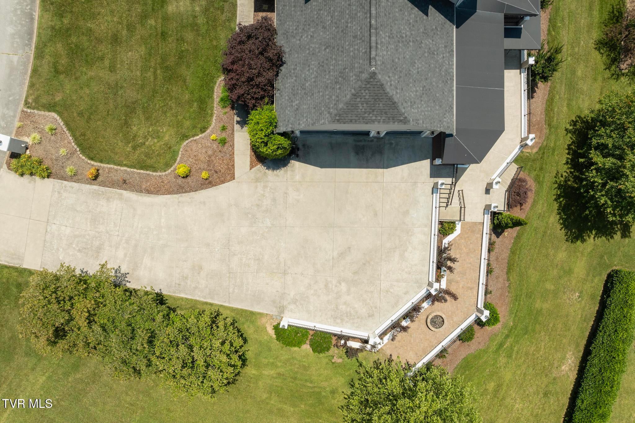 Piney Flats, Tennessee, 37686, United States, 5 Bedrooms Bedrooms, ,5 BathroomsBathrooms,Residential,Active,1849555