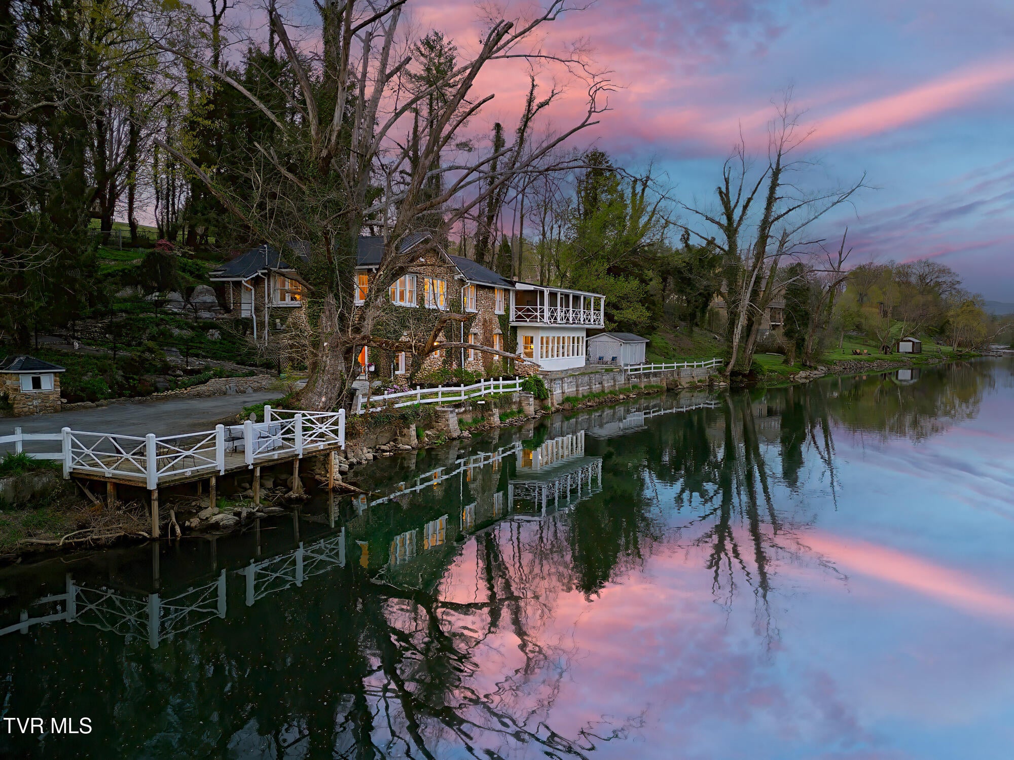 Bristol, Tennessee, 37620, United States, 3 Bedrooms Bedrooms, ,3 BathroomsBathrooms,Residential,Active,2007074