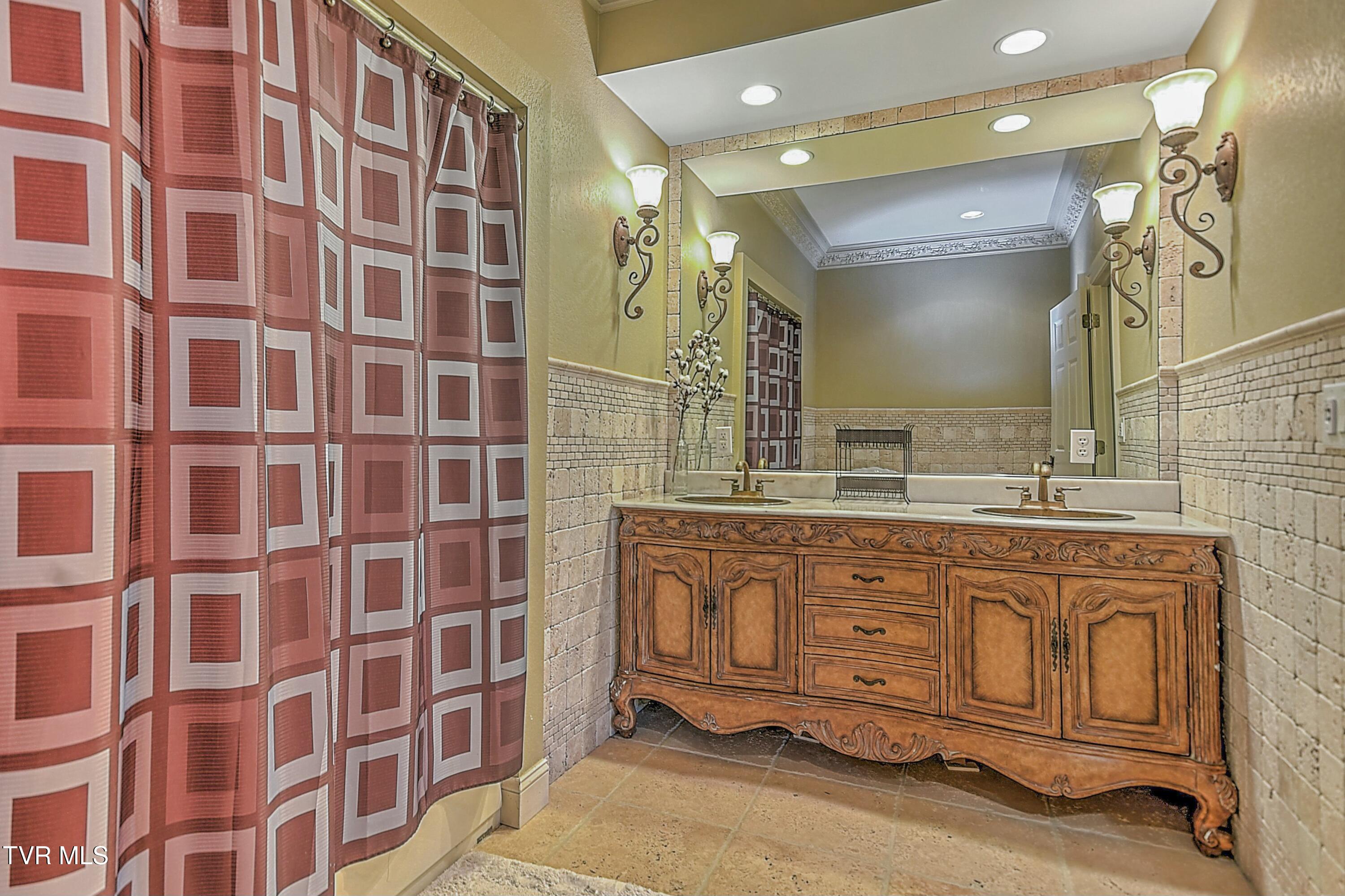 Johnson City, Tennessee, 37615, United States, ,6 BathroomsBathrooms,Residential,Active,1773218