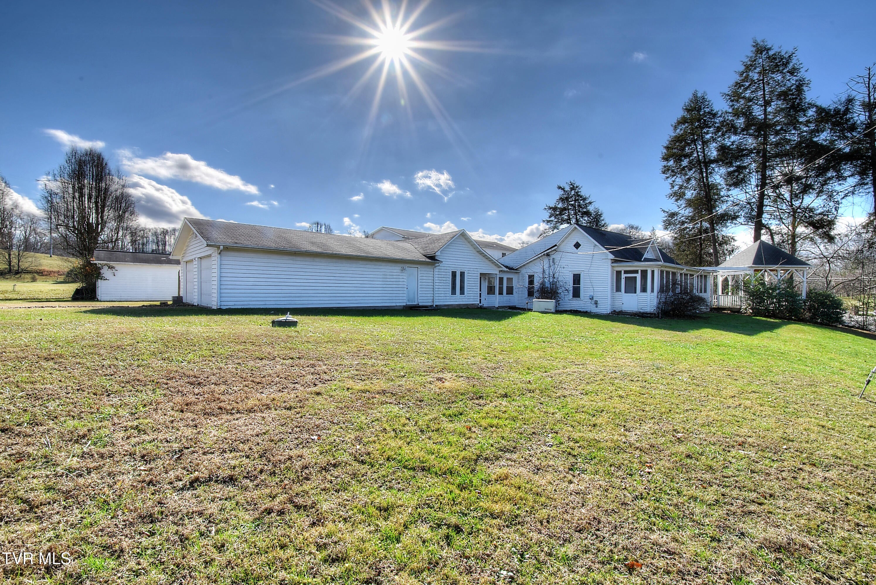 Johnson City, Tennessee, 37601, United States, 4 Bedrooms Bedrooms, ,3 BathroomsBathrooms,Residential,Active,1999331