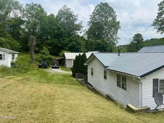 1533 DAWSON AVE W, BIG STONE GAP, VA 24219, photo 3 of 27