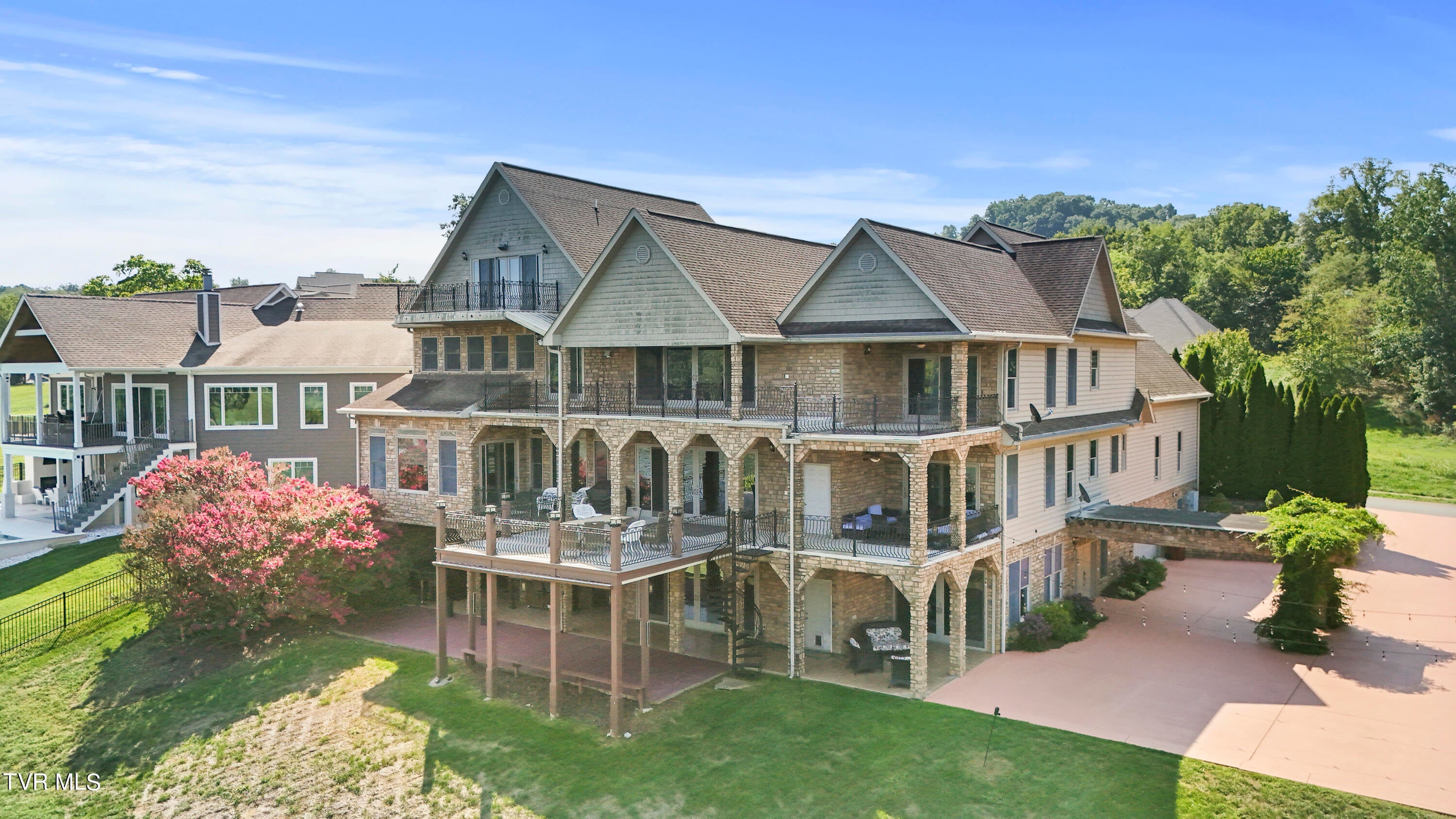 Johnson City, Tennessee, 37601, United States, ,11 BathroomsBathrooms,Residential,Active,1769538