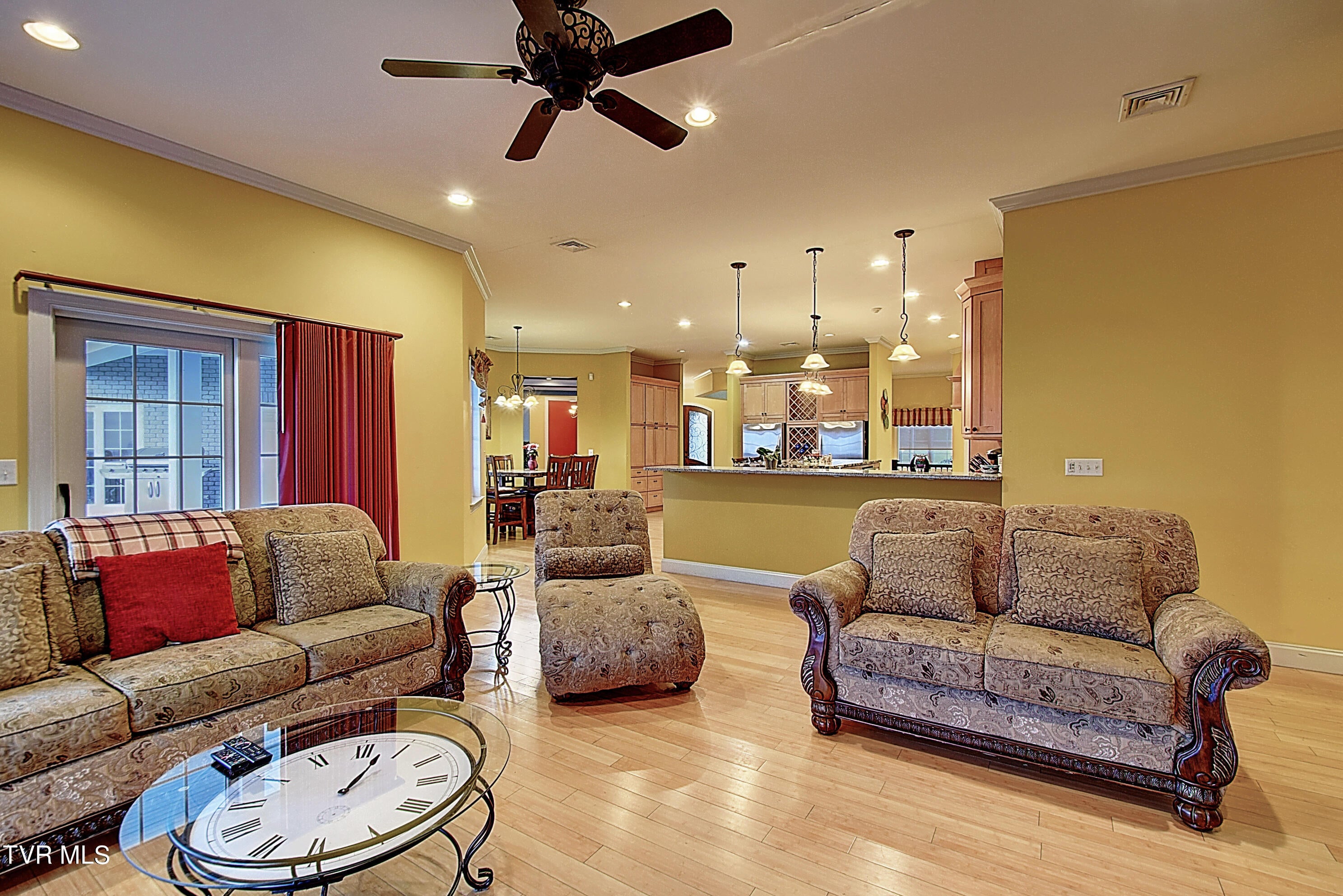 Greeneville, Tennessee, 37745, United States, 6 Bedrooms Bedrooms, ,8 BathroomsBathrooms,Residential,Active,1769938