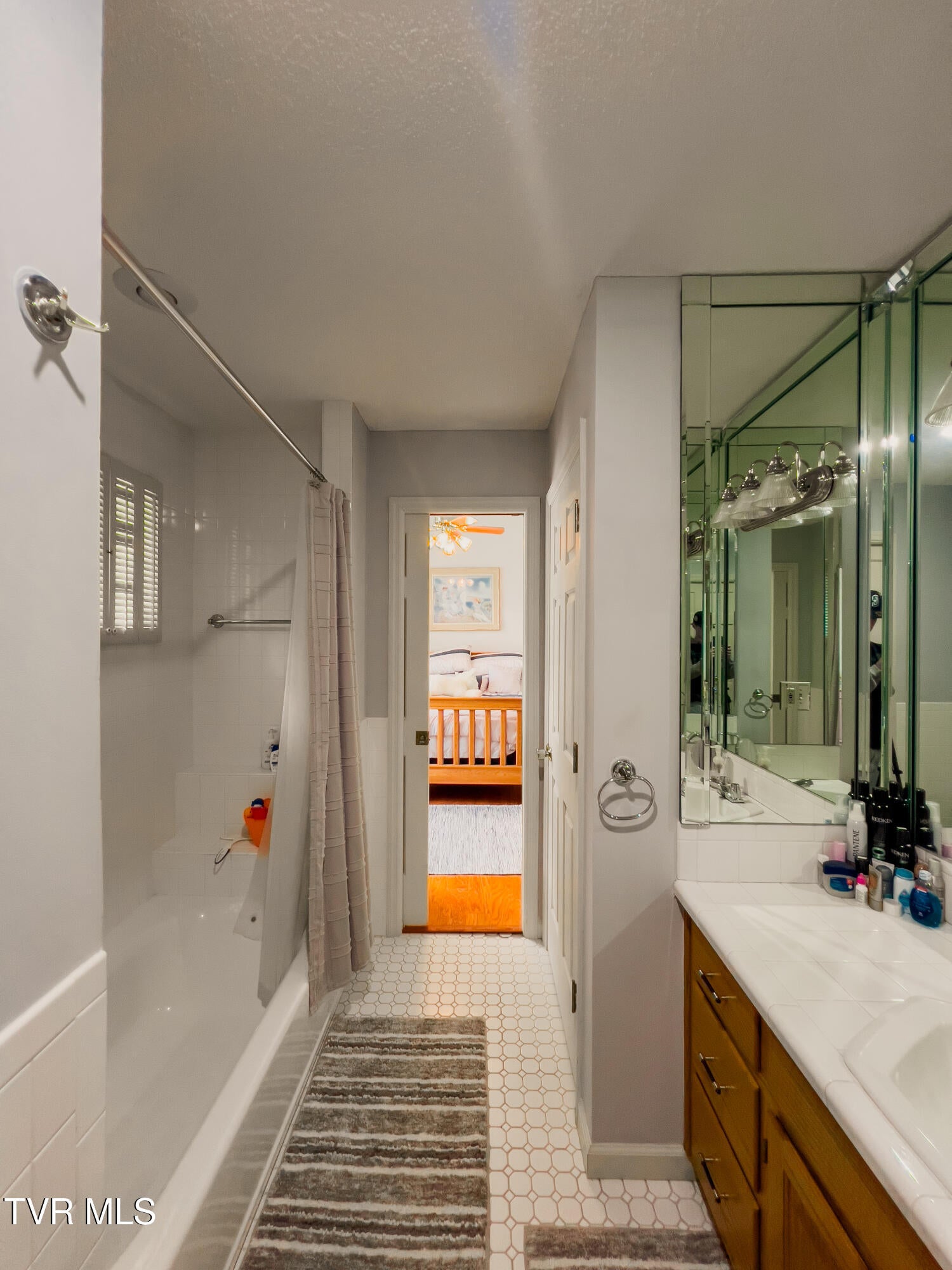 Unicoi, Tennessee, 37692, United States, 3 Bedrooms Bedrooms, ,4 BathroomsBathrooms,Residential,Active,1936616